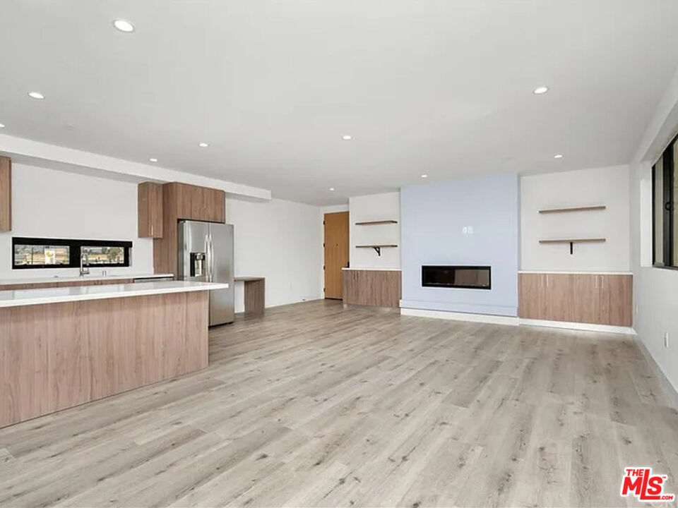 Valley Village, California, 91607, United States, 25 Bedrooms Bedrooms, ,Residential,For Sale,1932634
