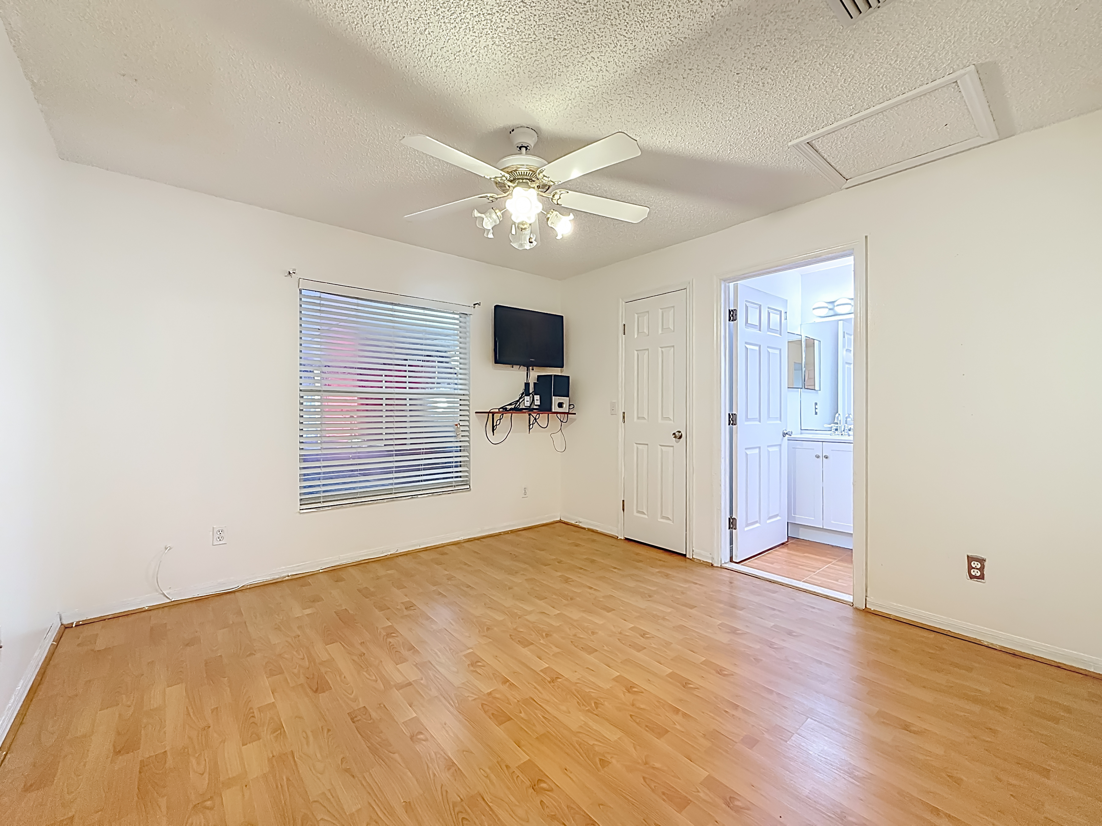 St. Petersburg, Florida, 33713, United States, 4 Bedrooms Bedrooms, ,2 BathroomsBathrooms,Residential,For Sale,2005721