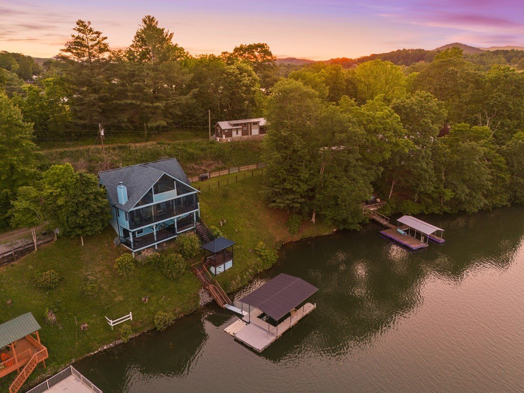 Hayesville, North Carolina, 28904, United States, 3 Bedrooms Bedrooms, ,4 BathroomsBathrooms,Residential,For Sale,1831924