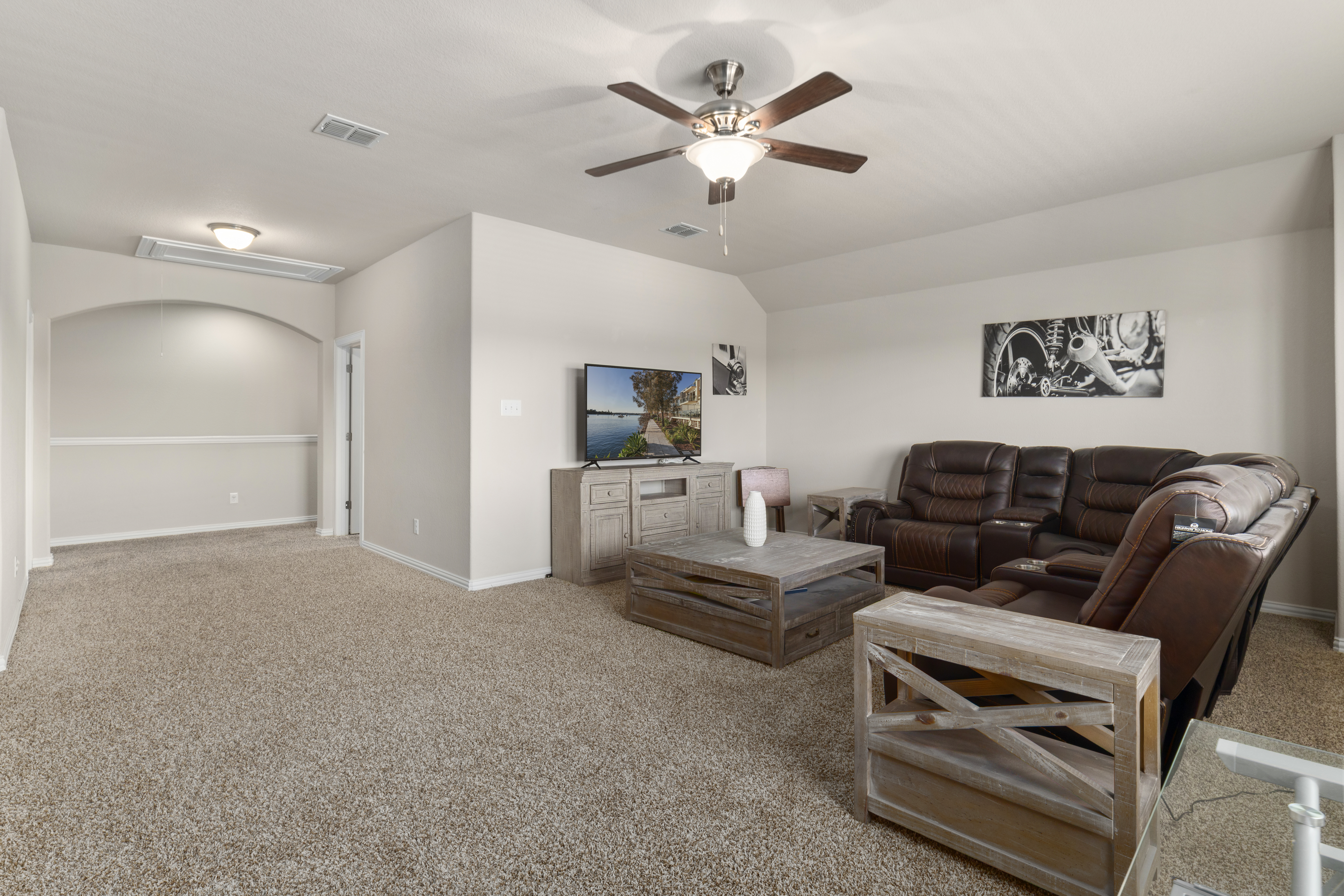  Flexible Living + Game Room in Desirable Northside ISD - 物件實景