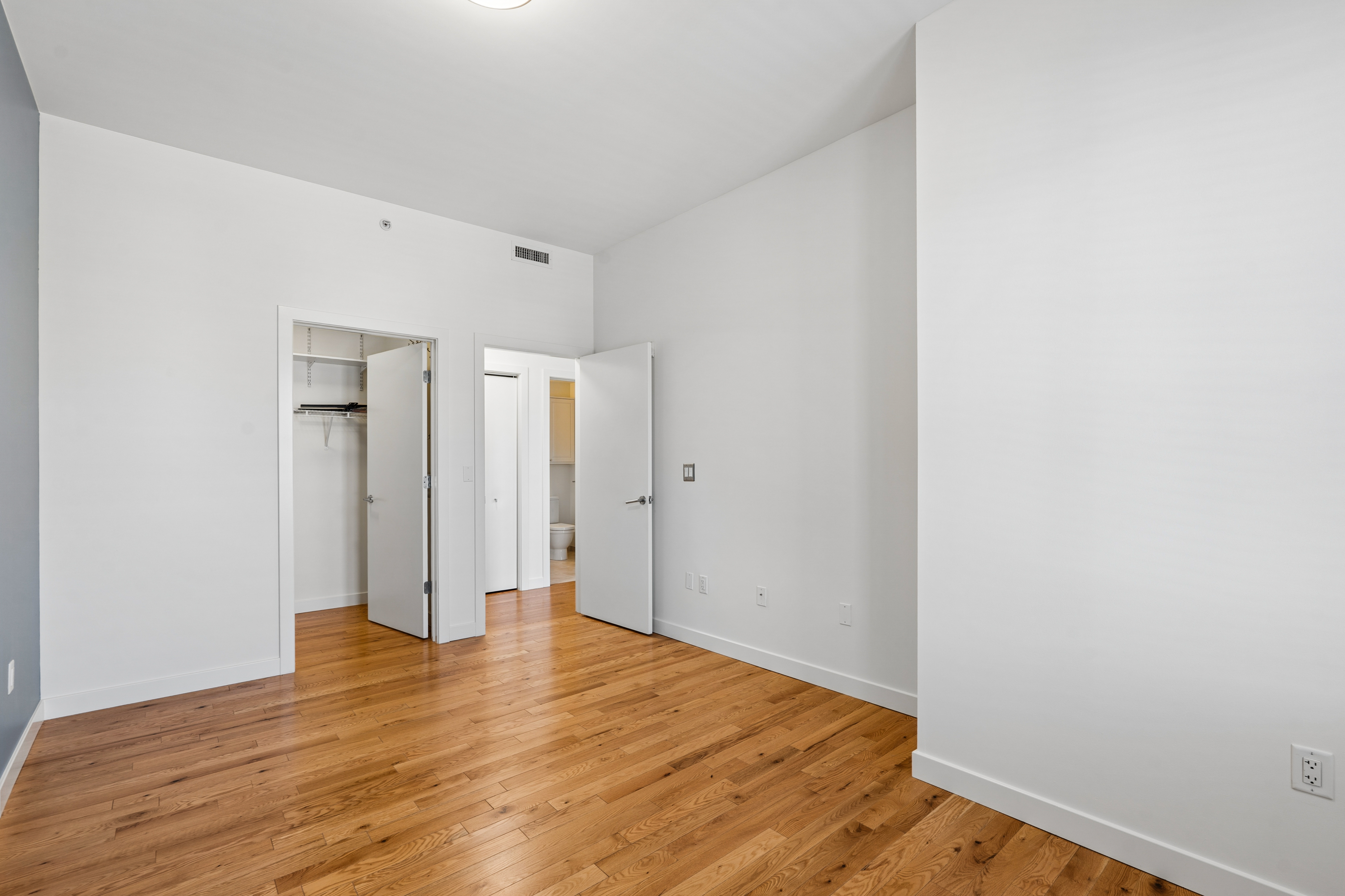  Beautifully Updated 2-Bedrooom Condo - 物件實景