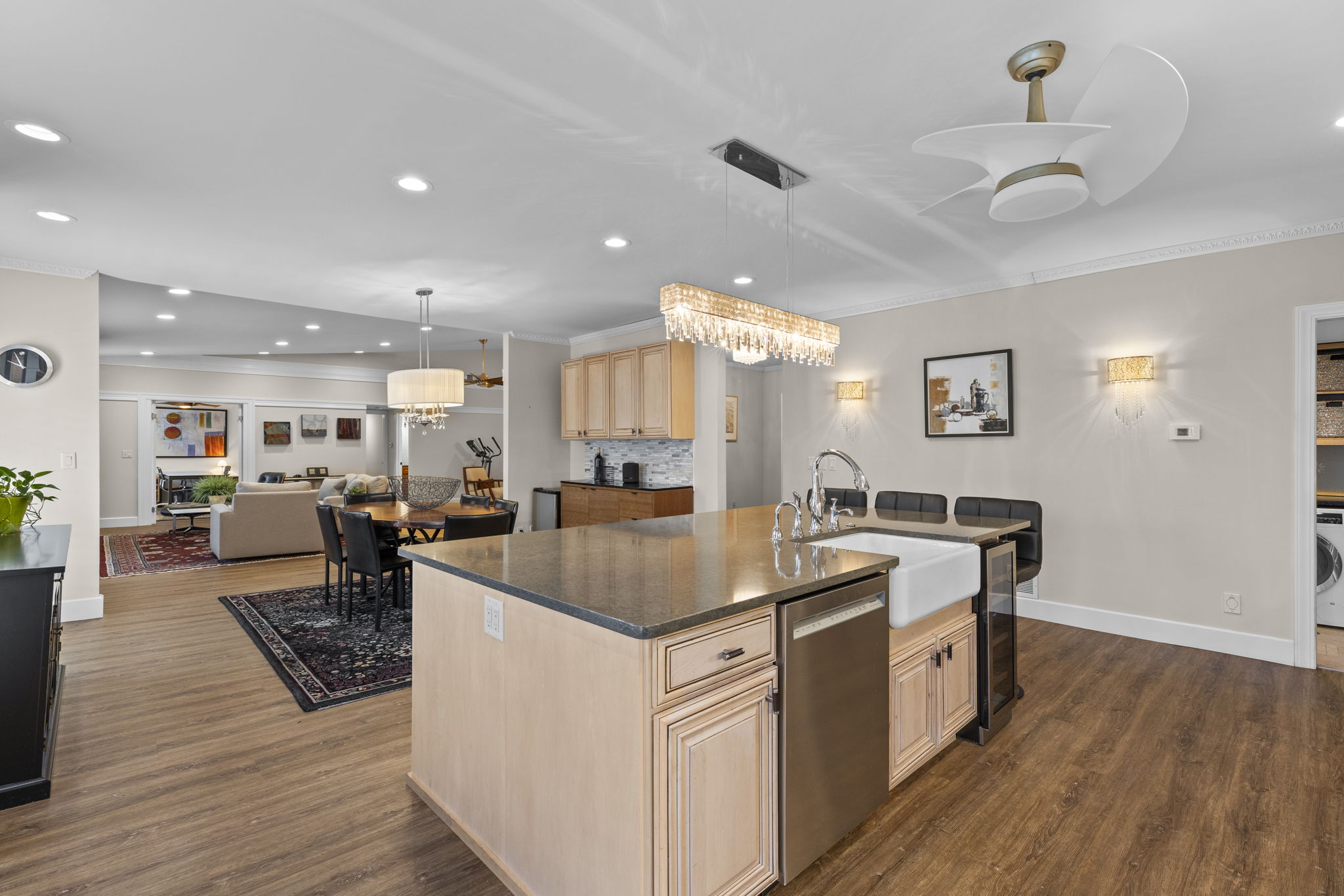  Beautifully renovated single-level condominium - 物件實景