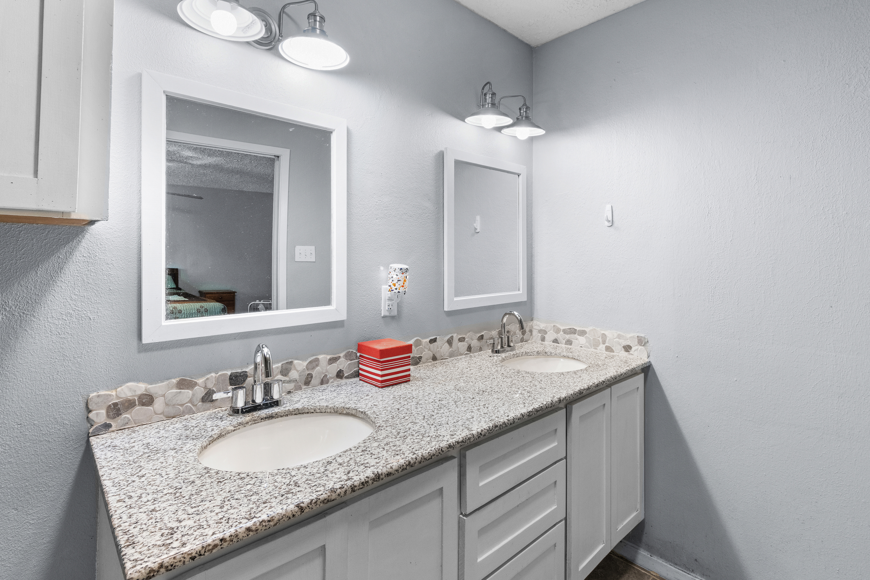 Henderson, Texas, 75652, United States, 6 Bedrooms Bedrooms, ,5 BathroomsBathrooms,Residential,For Sale,1920809
