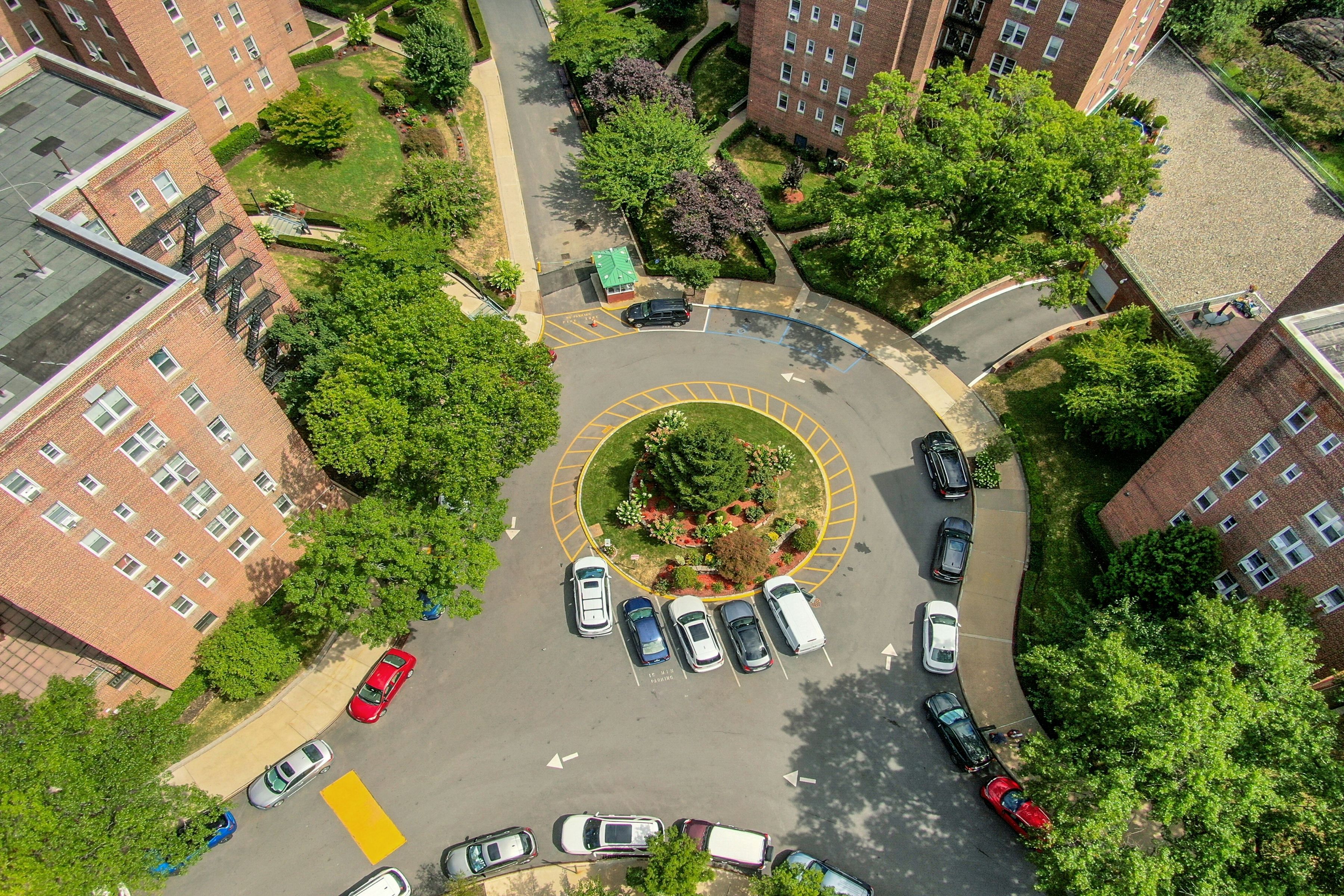  5610 Netherland Avenue - 物件實景