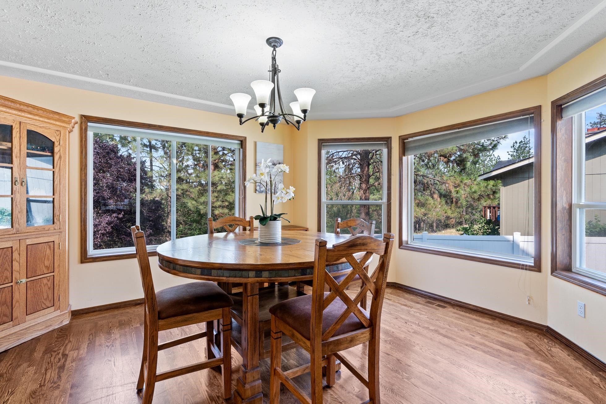 Nine Mile Falls, Washington, 99026, United States, 5 Bedrooms Bedrooms, ,4 BathroomsBathrooms,Residential,For Sale,1895080