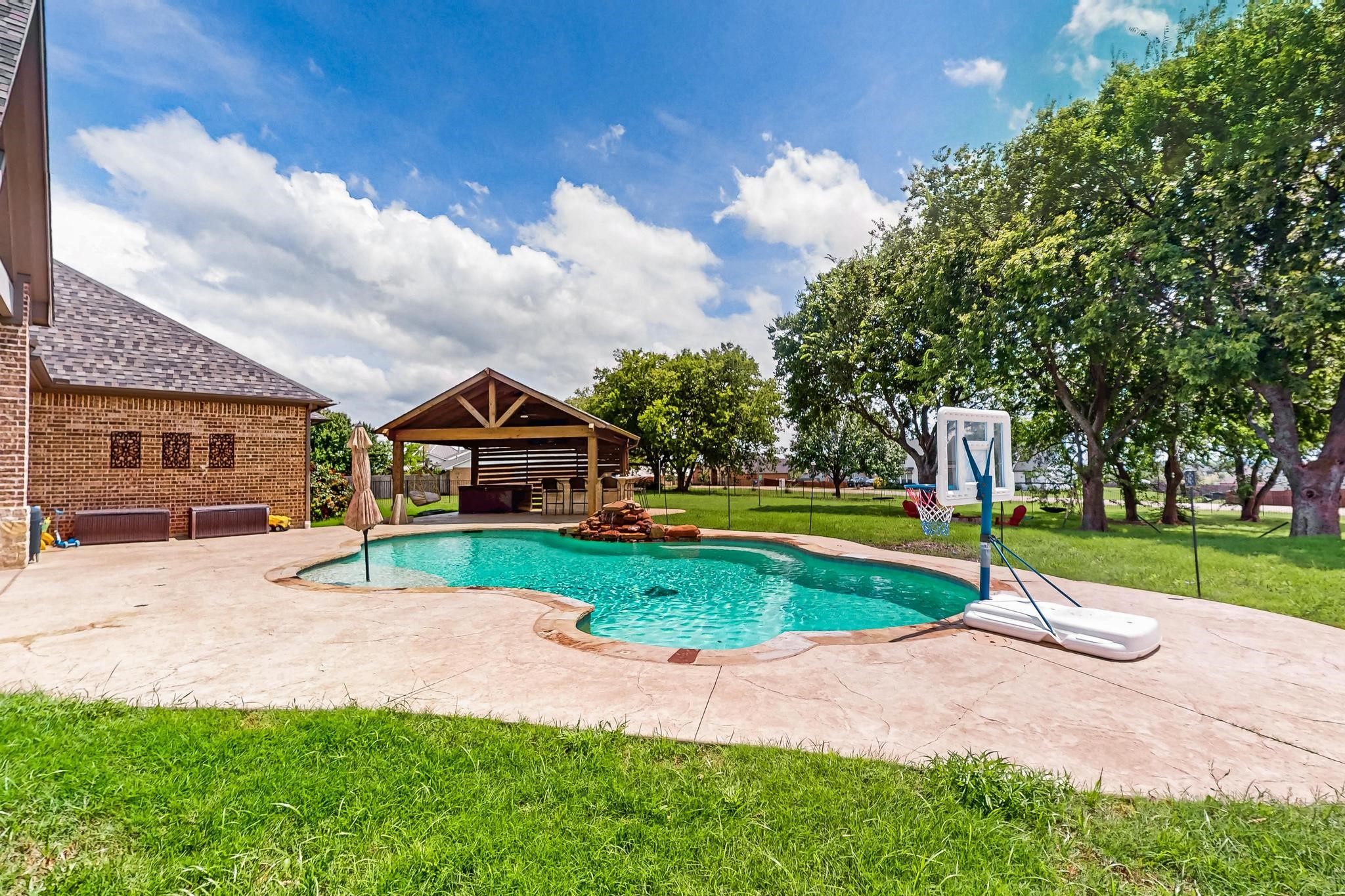 Forney, Texas, 75126, United States, 3 Bedrooms Bedrooms, ,4 BathroomsBathrooms,Residential,For Sale,1897470