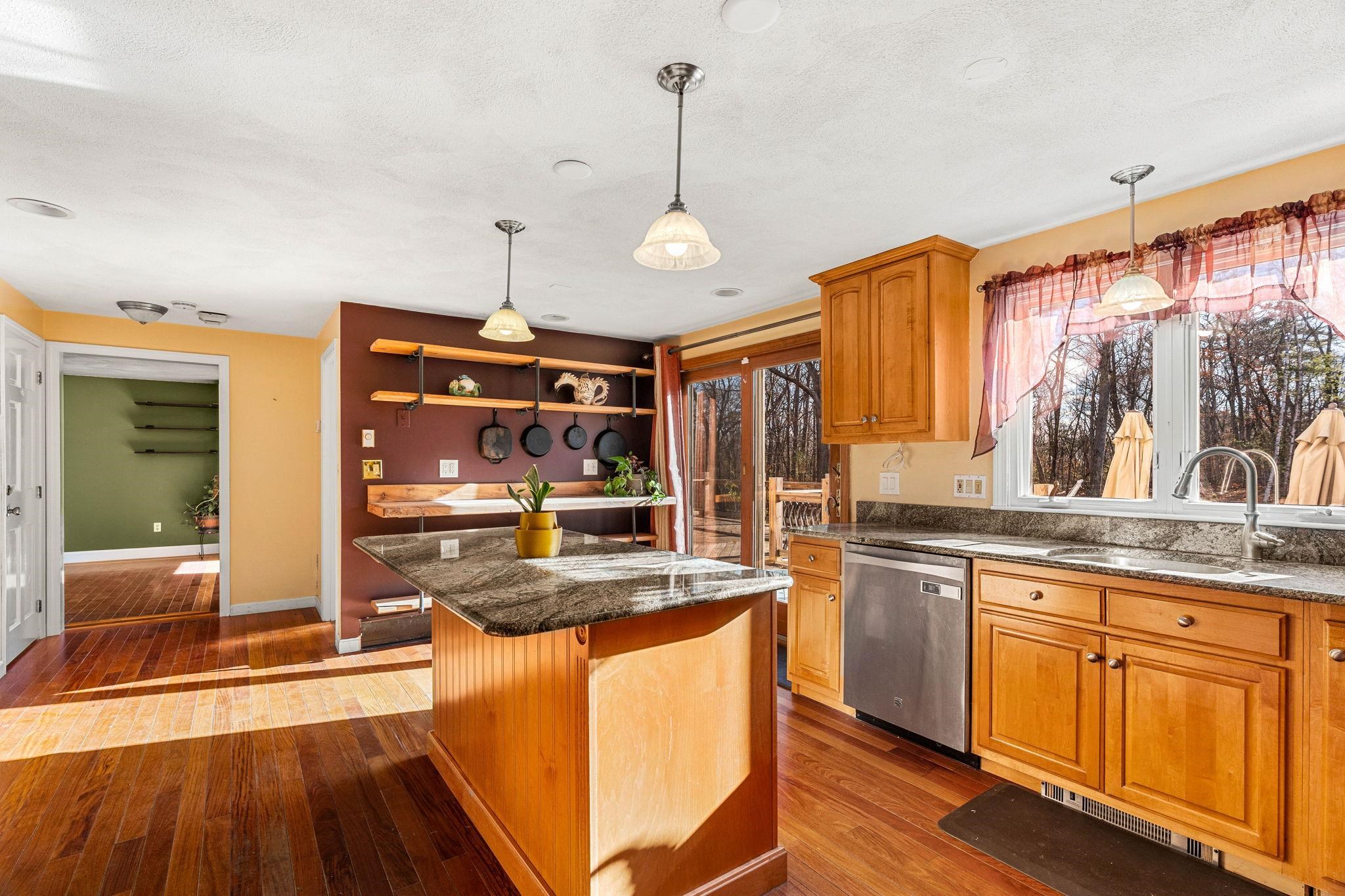 Londonderry, New Hampshire, 03053, United States, 3 Bedrooms Bedrooms, ,4 BathroomsBathrooms,Residential,For Sale,2002282