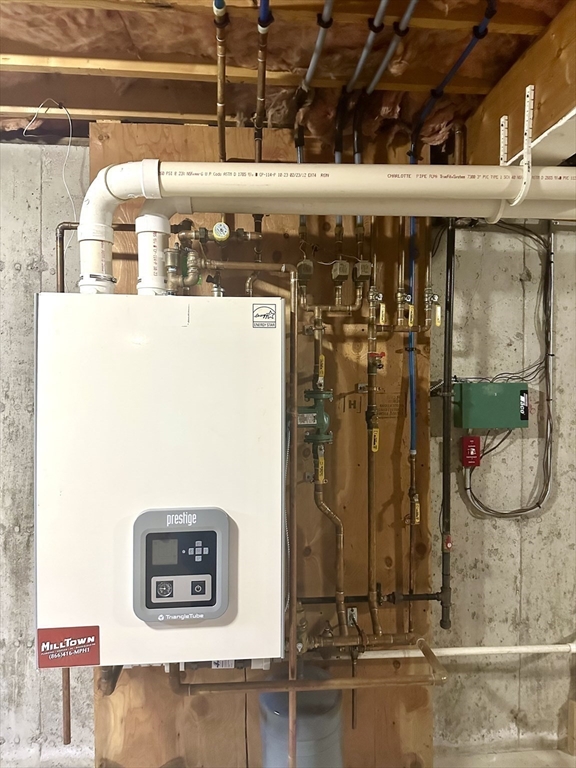 Dracut, Massachusetts, 01826, United States, 3 Bedrooms Bedrooms, ,2 BathroomsBathrooms,Residential,For Sale,1982385