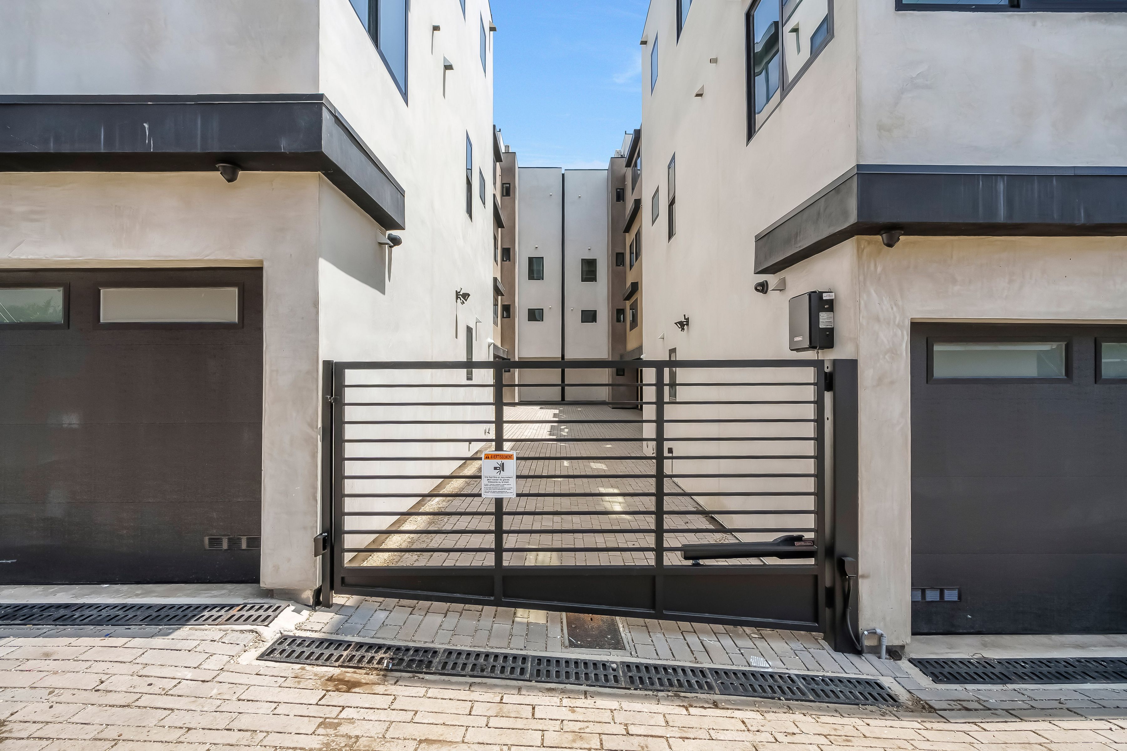  1859 Barry Ave - 物件實景