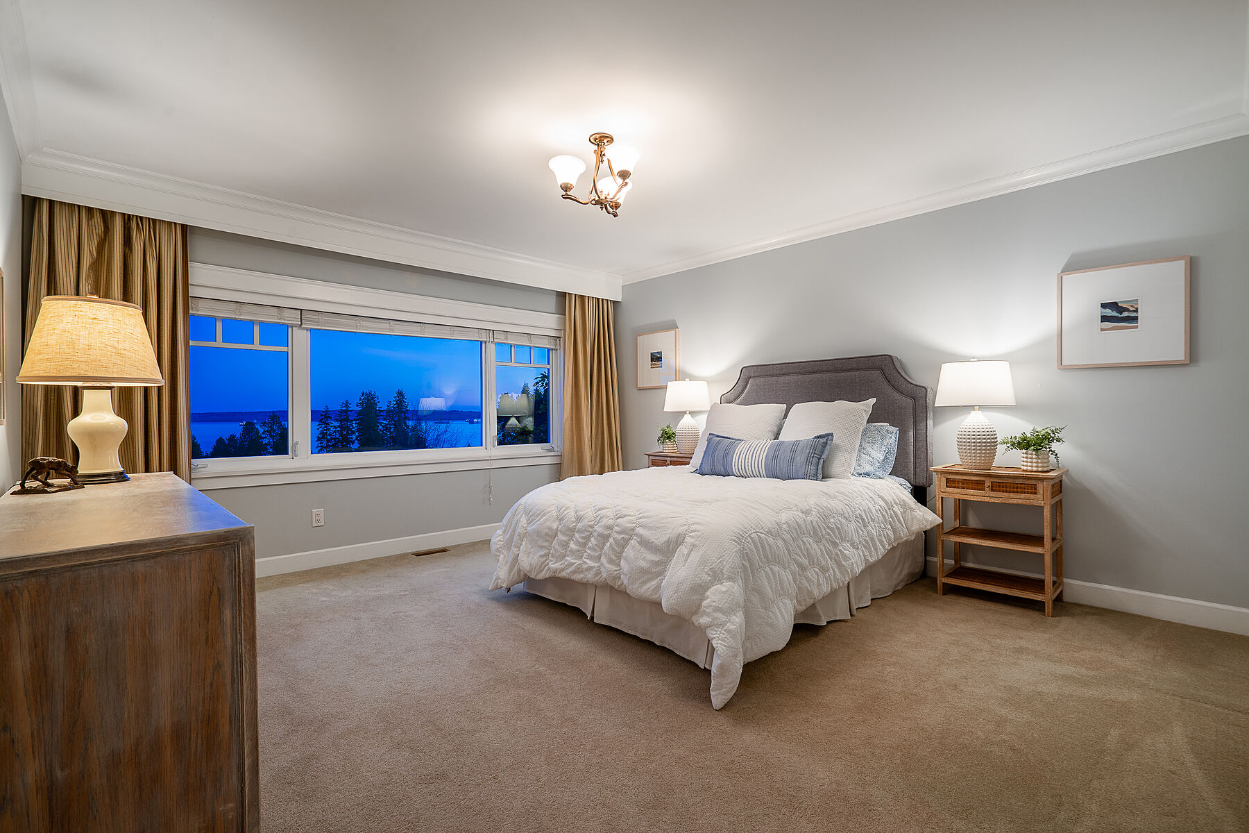  Ideal Dundarave Location - 物件實景