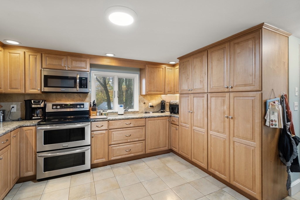 Marlborough, Massachusetts, 01752, United States, 3 Bedrooms Bedrooms, ,2 BathroomsBathrooms,Residential,For Sale,1968899