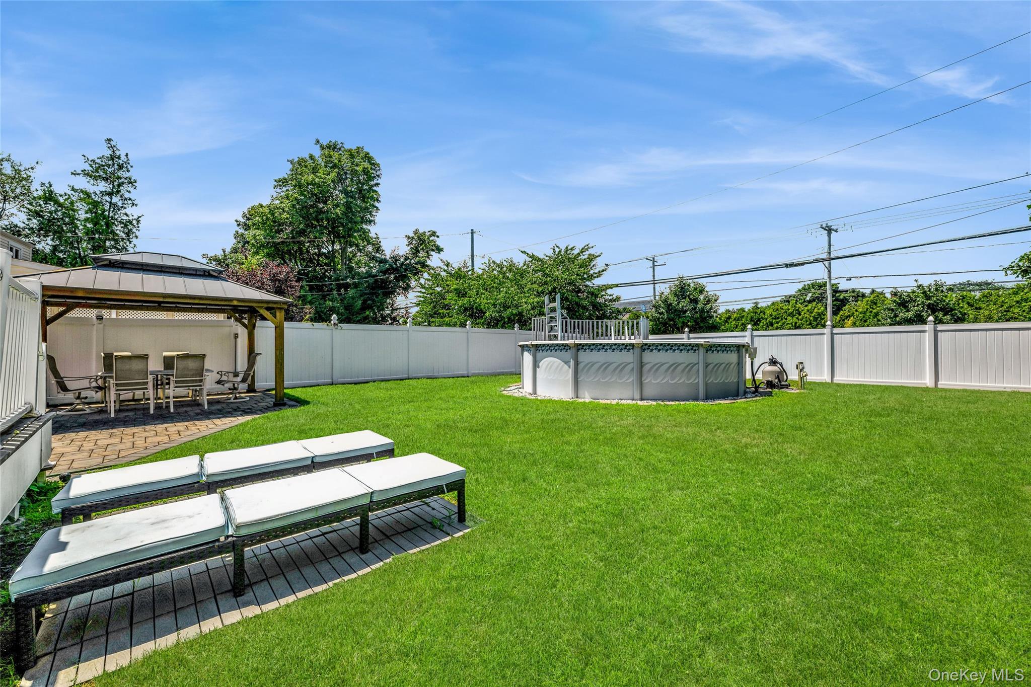 Seaford, New York, 11783, United States, 4 Bedrooms Bedrooms, ,2 BathroomsBathrooms,Residential,For Sale,1939817