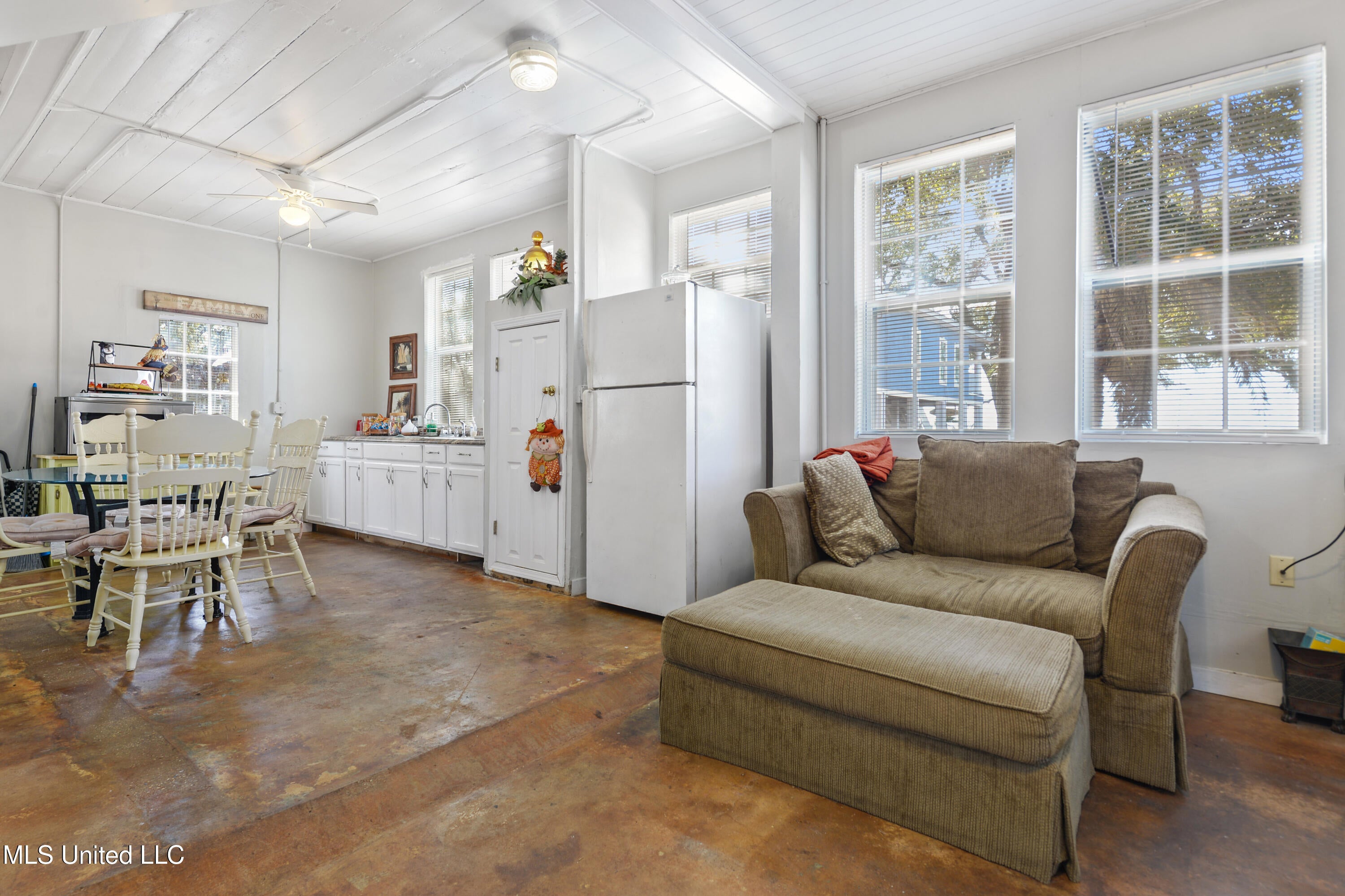Biloxi, Mississippi, 39531, United States, 3 Bedrooms Bedrooms, ,3 BathroomsBathrooms,Residential,For Sale,1731984