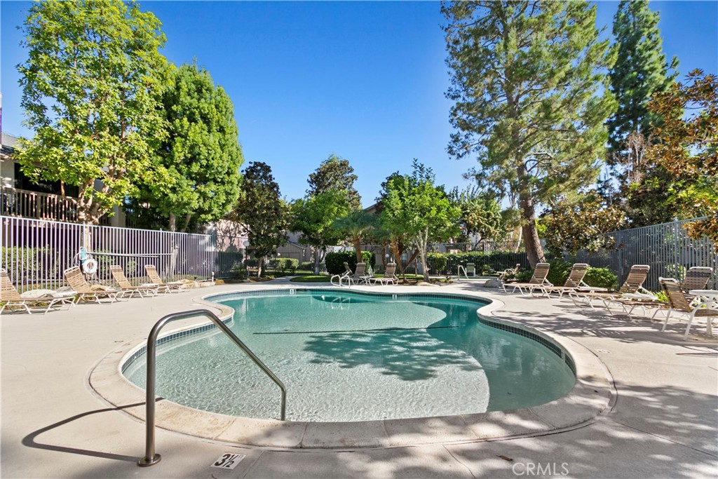 Laguna Hills, California, 92656, United States, 2 Bedrooms Bedrooms, ,2 BathroomsBathrooms,Residential,For Sale,1988360