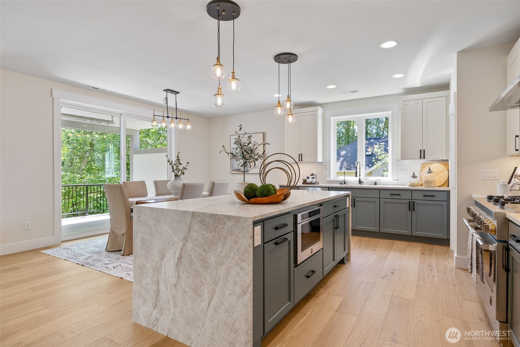 Bellevue, Washington, 98007, United States, 5 Bedrooms Bedrooms, ,4 BathroomsBathrooms,Residential,For Sale,1836661