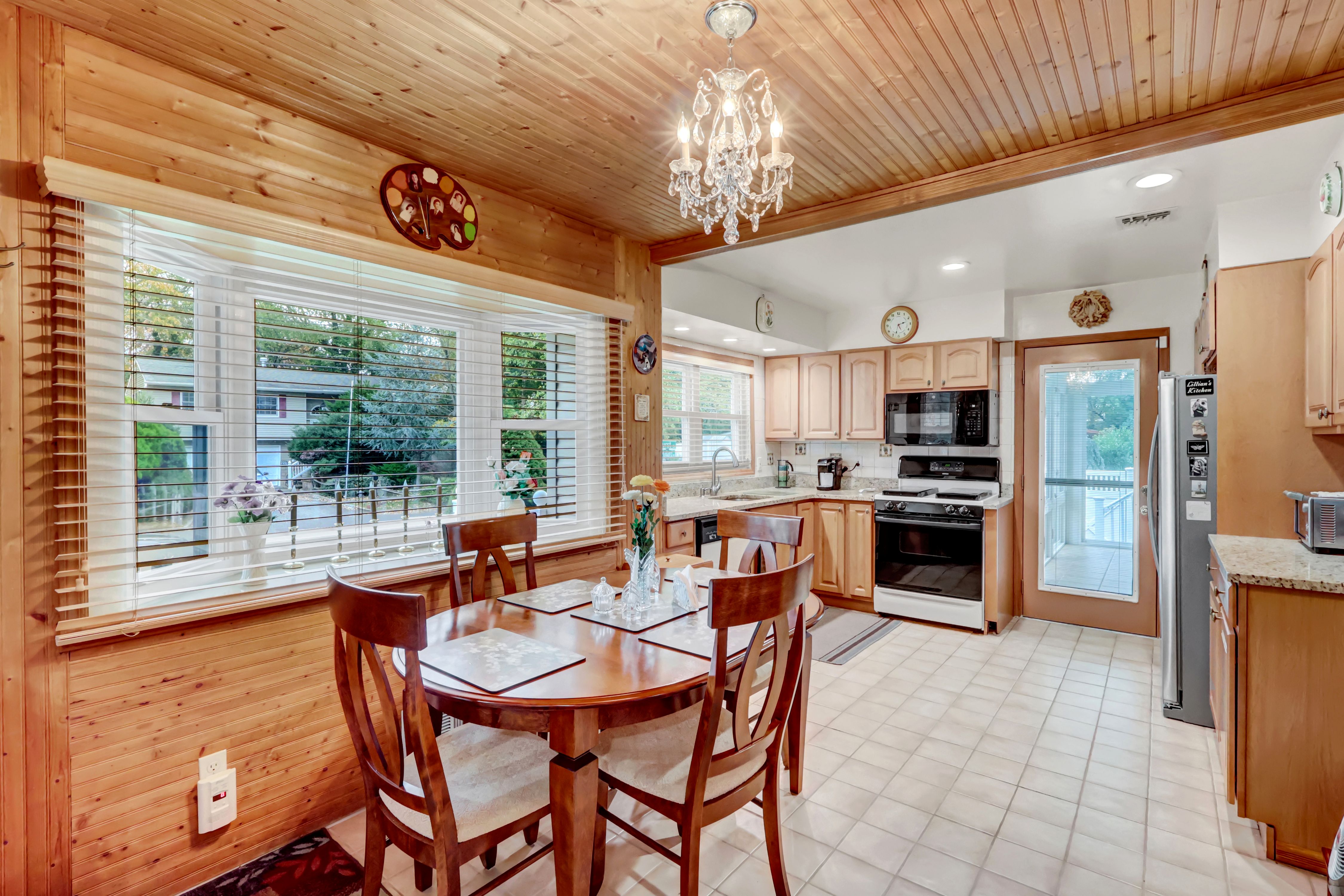 Selden, New York, 11784, United States, 2 Bedrooms Bedrooms, ,1 BathroomBathrooms,Residential,For Sale,1976692