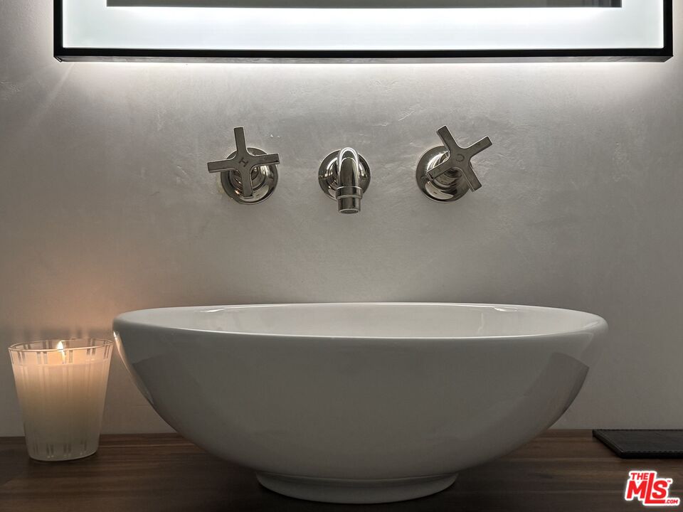 Los Angeles, California, 90068, United States, 3 Bedrooms Bedrooms, ,3 BathroomsBathrooms,Residential,For Sale,1794796