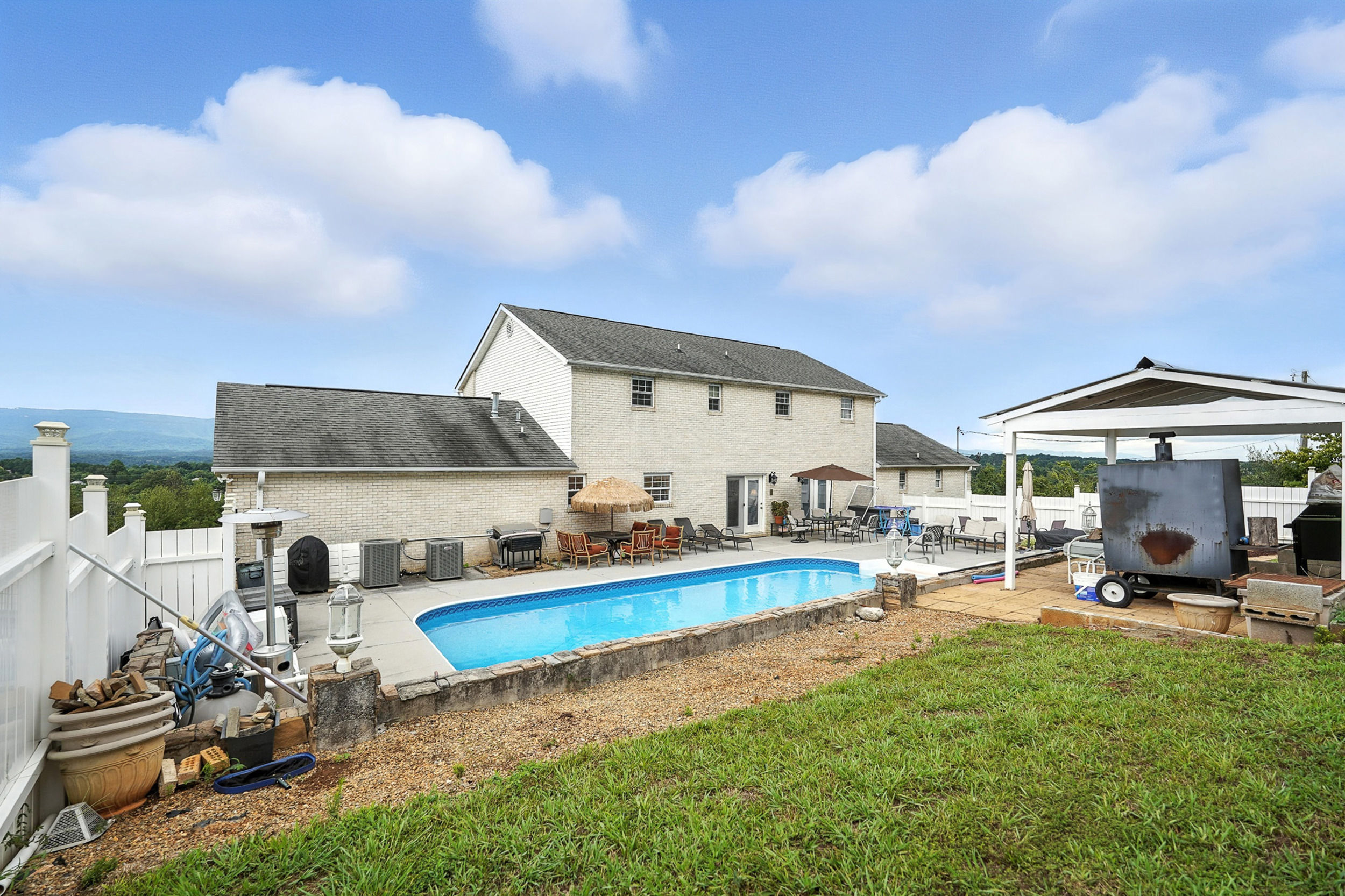 Seymour, Tennessee, 37865, United States, 8 Bedrooms Bedrooms, ,8 BathroomsBathrooms,Residential,For Sale,1904396