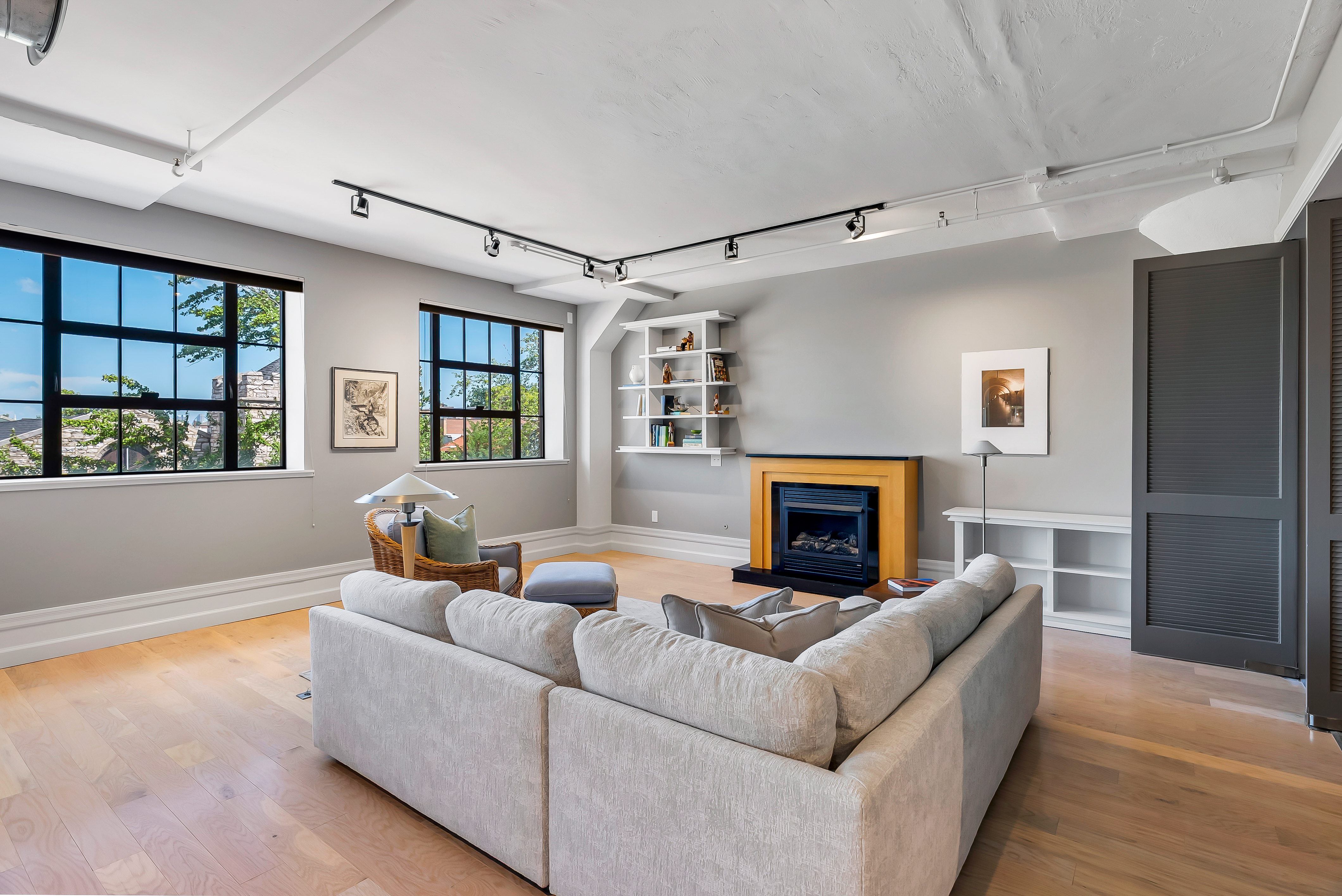  Experience sophisticated urban living at the Maison Lofts - 物件實景