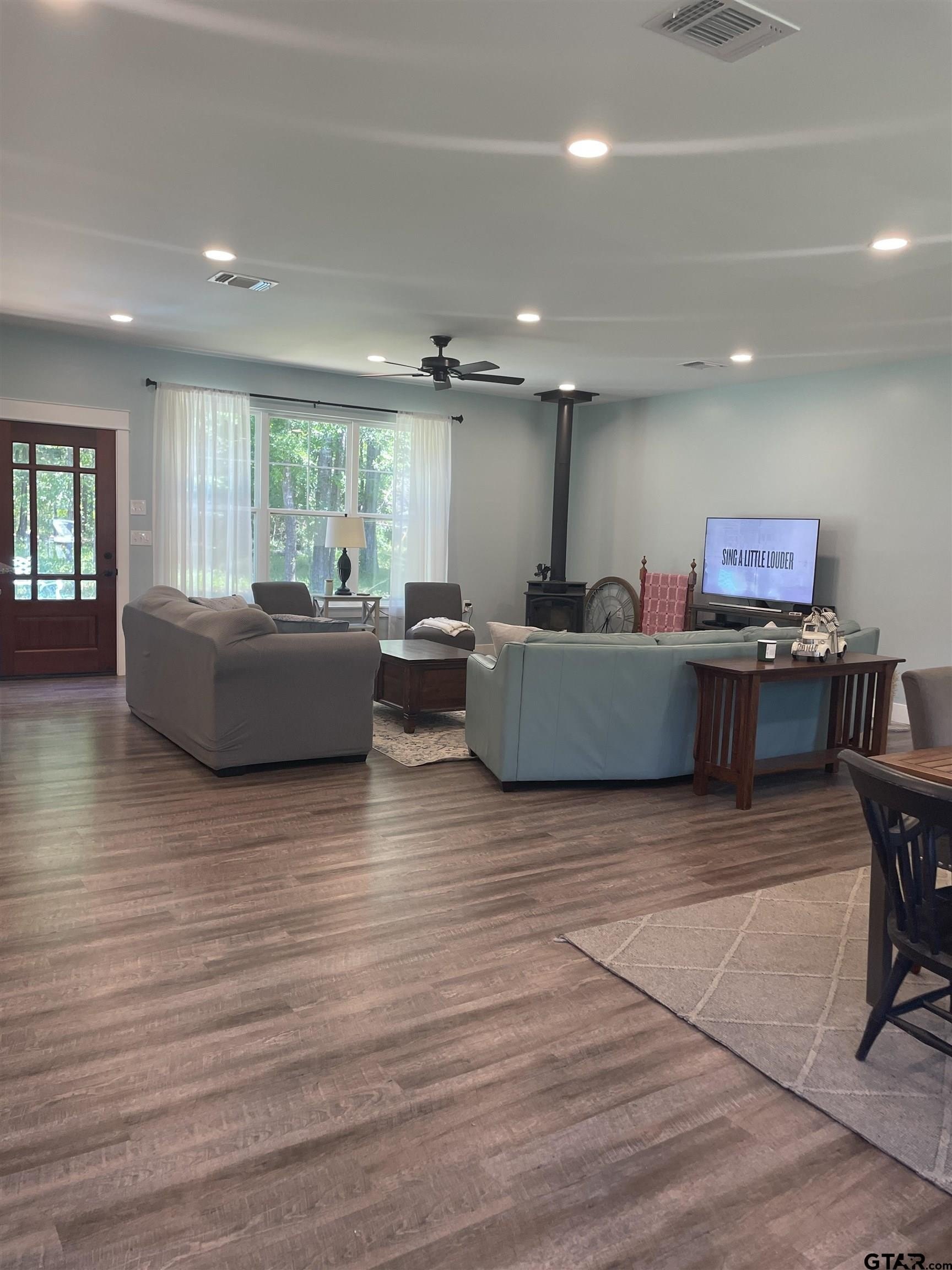 Pittsburg, Texas, 75686, United States, 3 Bedrooms Bedrooms, ,3 BathroomsBathrooms,Residential,For Sale,1974694