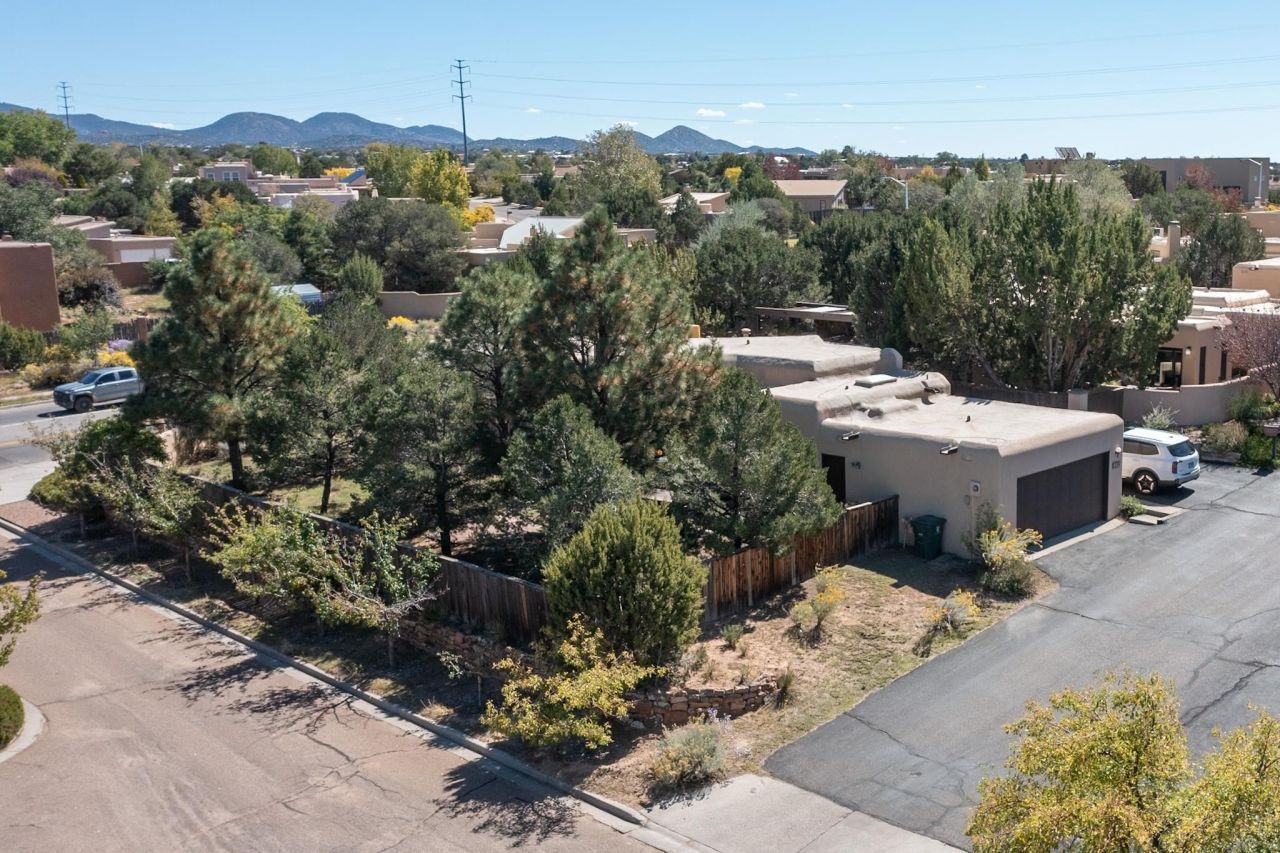 Santa Fe, New Mexico, 87507, United States, 3 Bedrooms Bedrooms, ,2 BathroomsBathrooms,Residential,For Sale,1955311