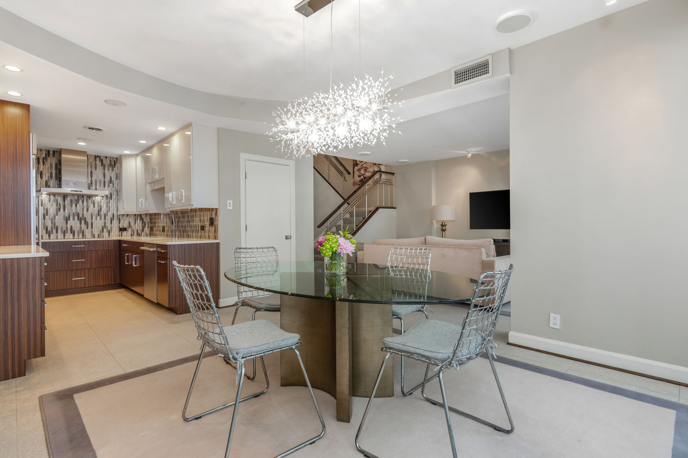  Fully Renovated Two-story Condo in the Iconic Colony House at Colony Square - 物件實景