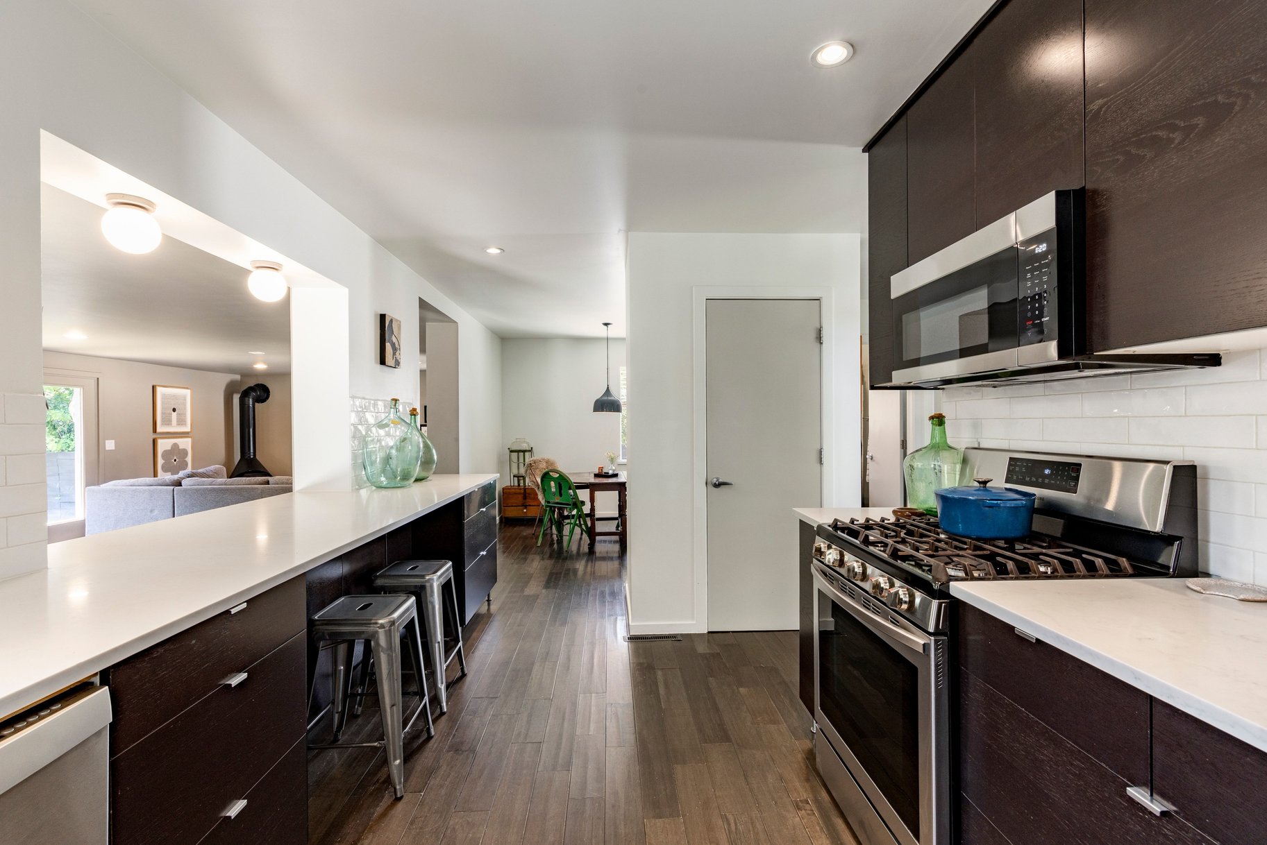 Spacious Millcreek Bungalow with Expansive Backyard & 2-Car Garage - 物件實景