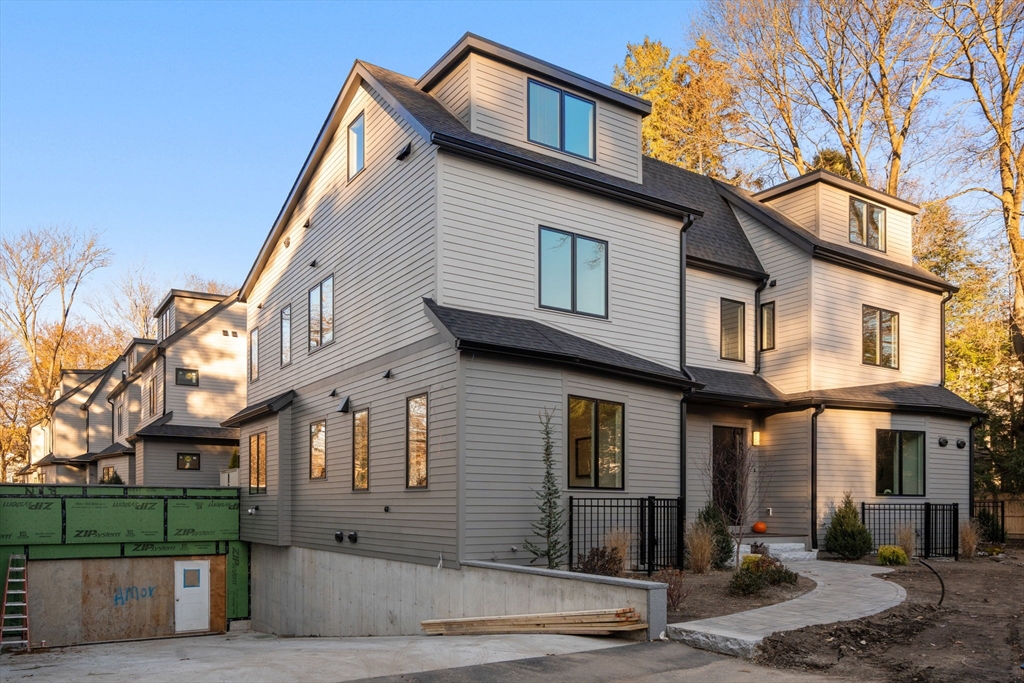 Newton, Massachusetts, 02461, United States, 5 Bedrooms Bedrooms, ,5 BathroomsBathrooms,Residential,For Sale,1995972