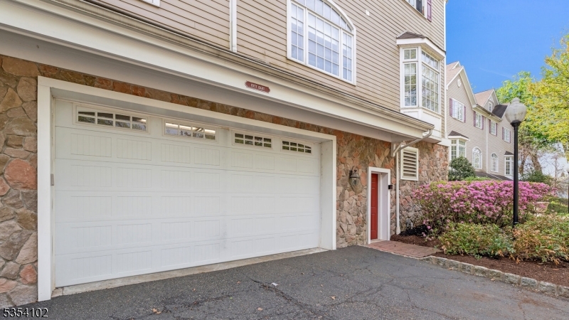 Morristown Town, New Jersey, 07960, United States, 2 Bedrooms Bedrooms, ,3 BathroomsBathrooms,Residential,For Sale,1794347