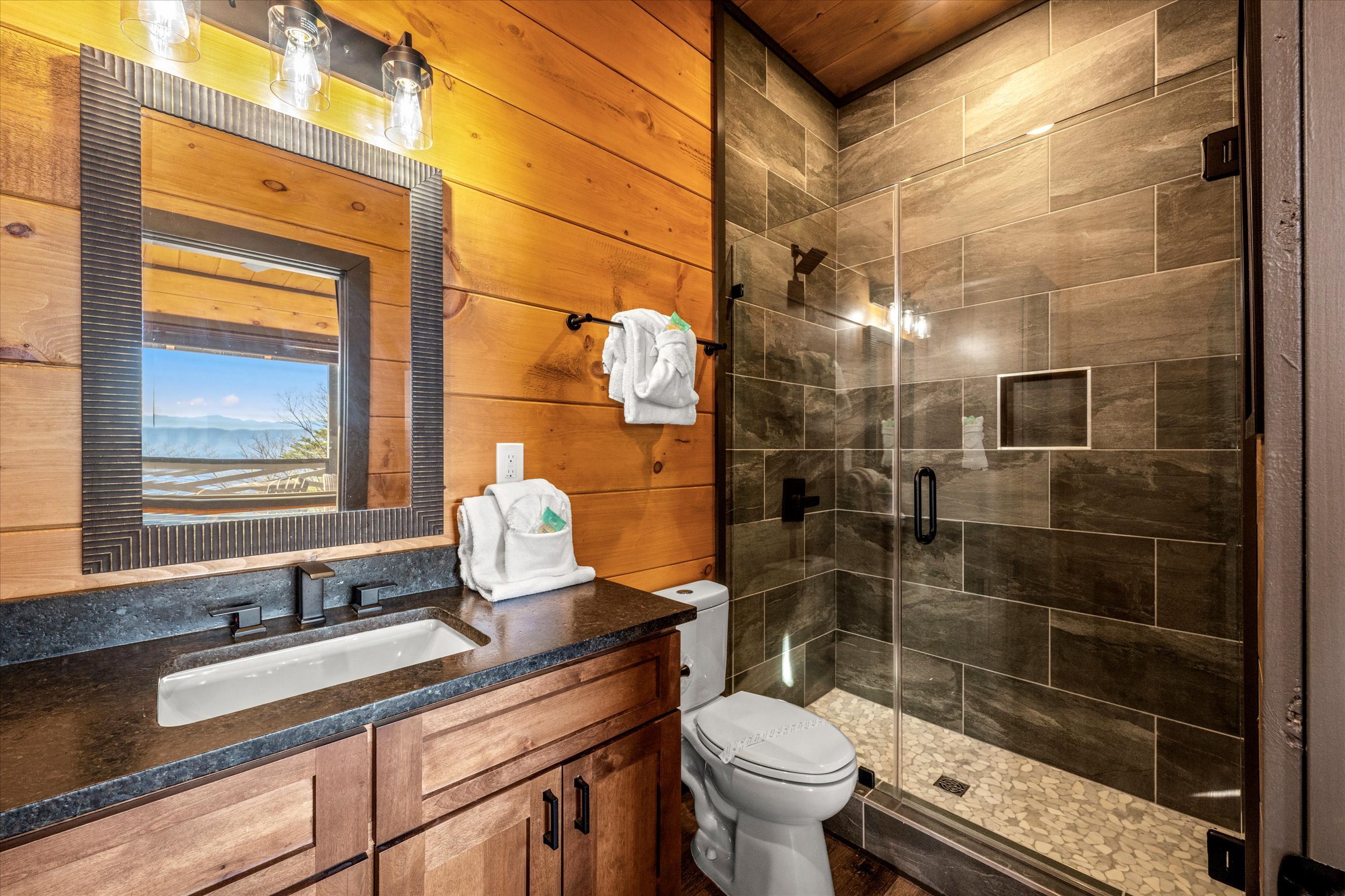 Sevierville, Tennessee, 37876, United States, 5 Bedrooms Bedrooms, ,6 BathroomsBathrooms,Residential,For Sale,1975935