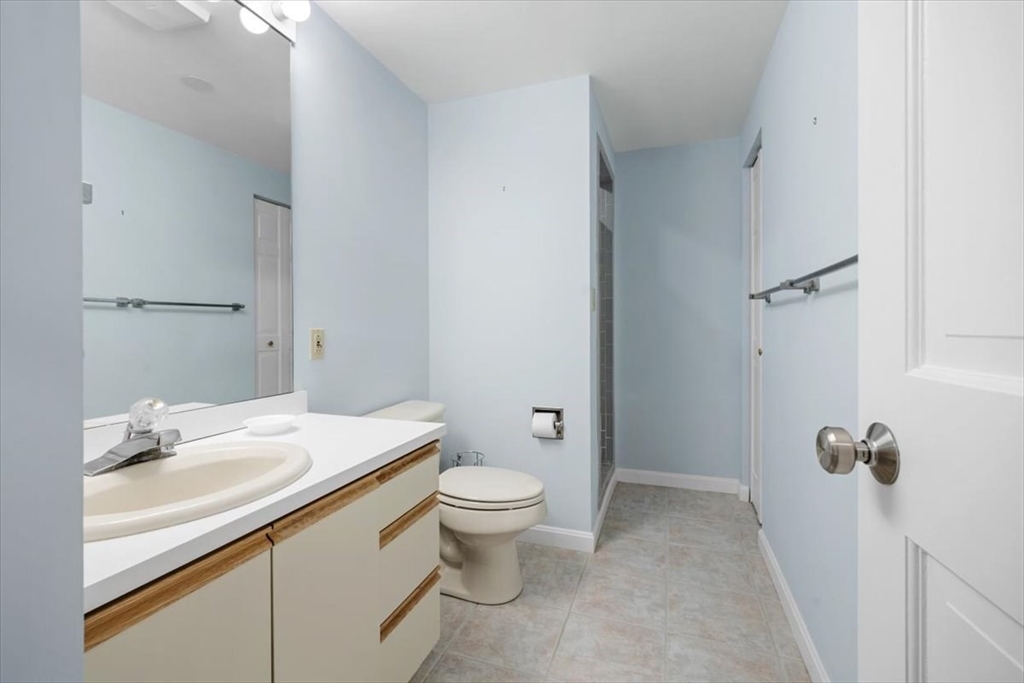 Quincy, Massachusetts, 02171, United States, 2 Bedrooms Bedrooms, ,2 BathroomsBathrooms,Residential,For Sale,1925406