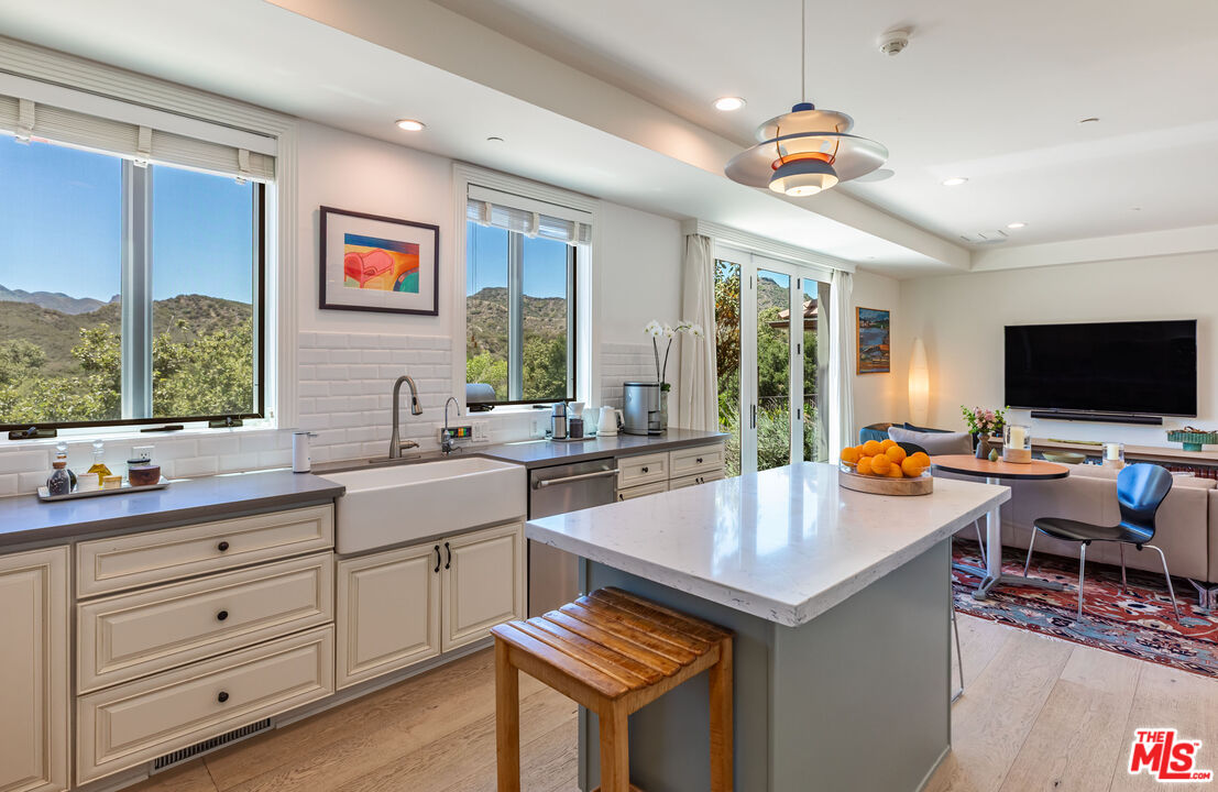 Calabasas, California, 91302, United States, 5 Bedrooms Bedrooms, ,4 BathroomsBathrooms,Residential,For Sale,1926275