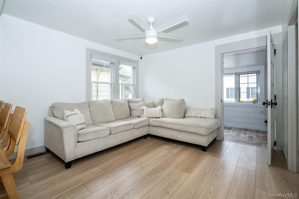 Bronx, New York, 10464, United States, 2 Bedrooms Bedrooms, ,1 BathroomBathrooms,Residential,For Sale,1975027