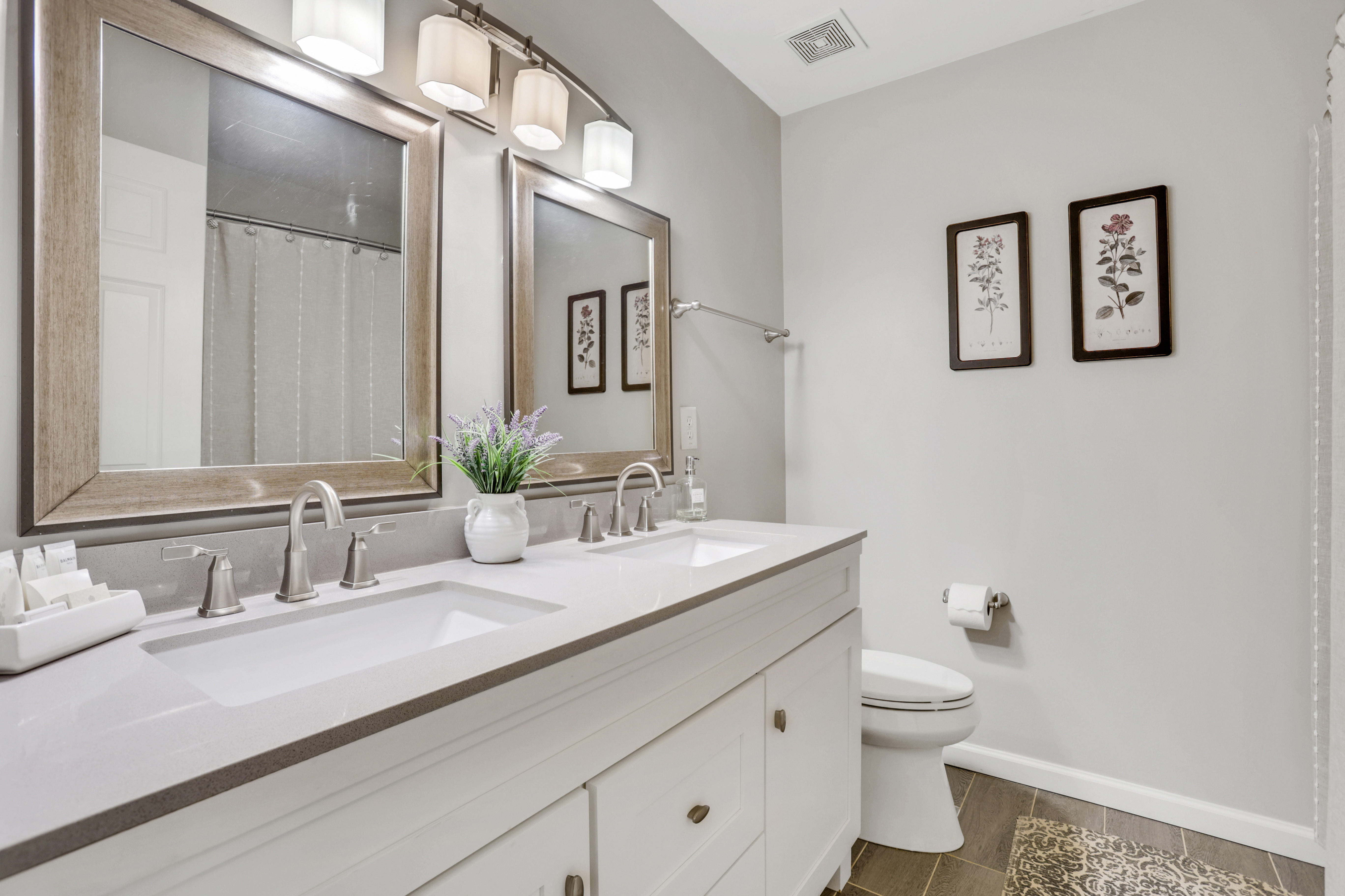  Charming Townhome in Desirable Area - 物件實景