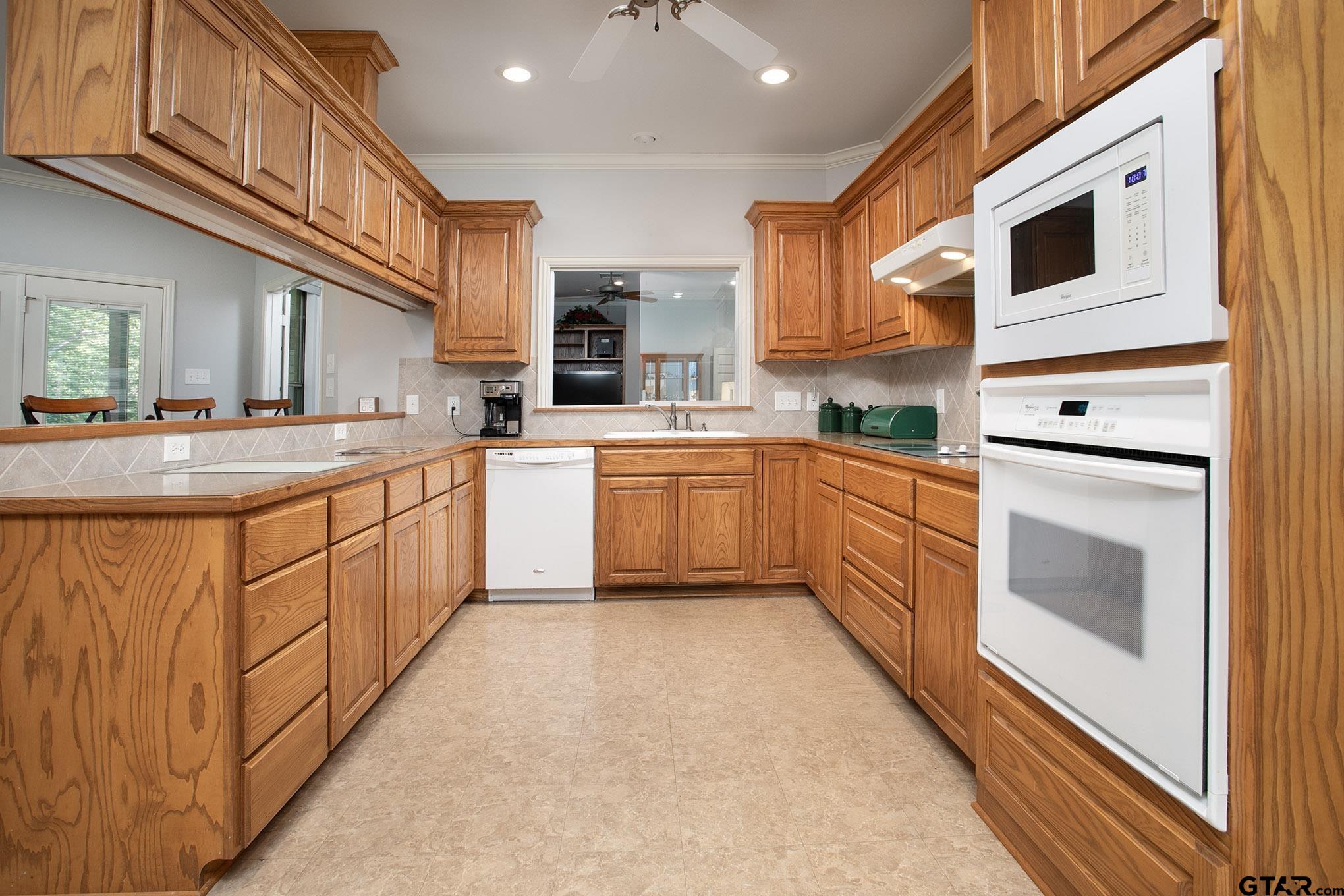 Flint, Texas, 75762, United States, 4 Bedrooms Bedrooms, ,4 BathroomsBathrooms,Residential,For Sale,1817610