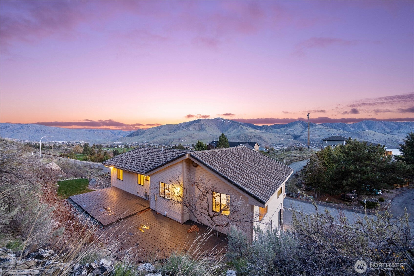 Chelan, Washington, 98816, United States, 3 Bedrooms Bedrooms, ,2 BathroomsBathrooms,Residential,For Sale,1932481