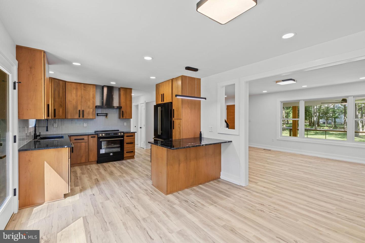 Annapolis, Maryland, 21401, United States, 5 Bedrooms Bedrooms, ,4 BathroomsBathrooms,Residential,For Sale,1942108