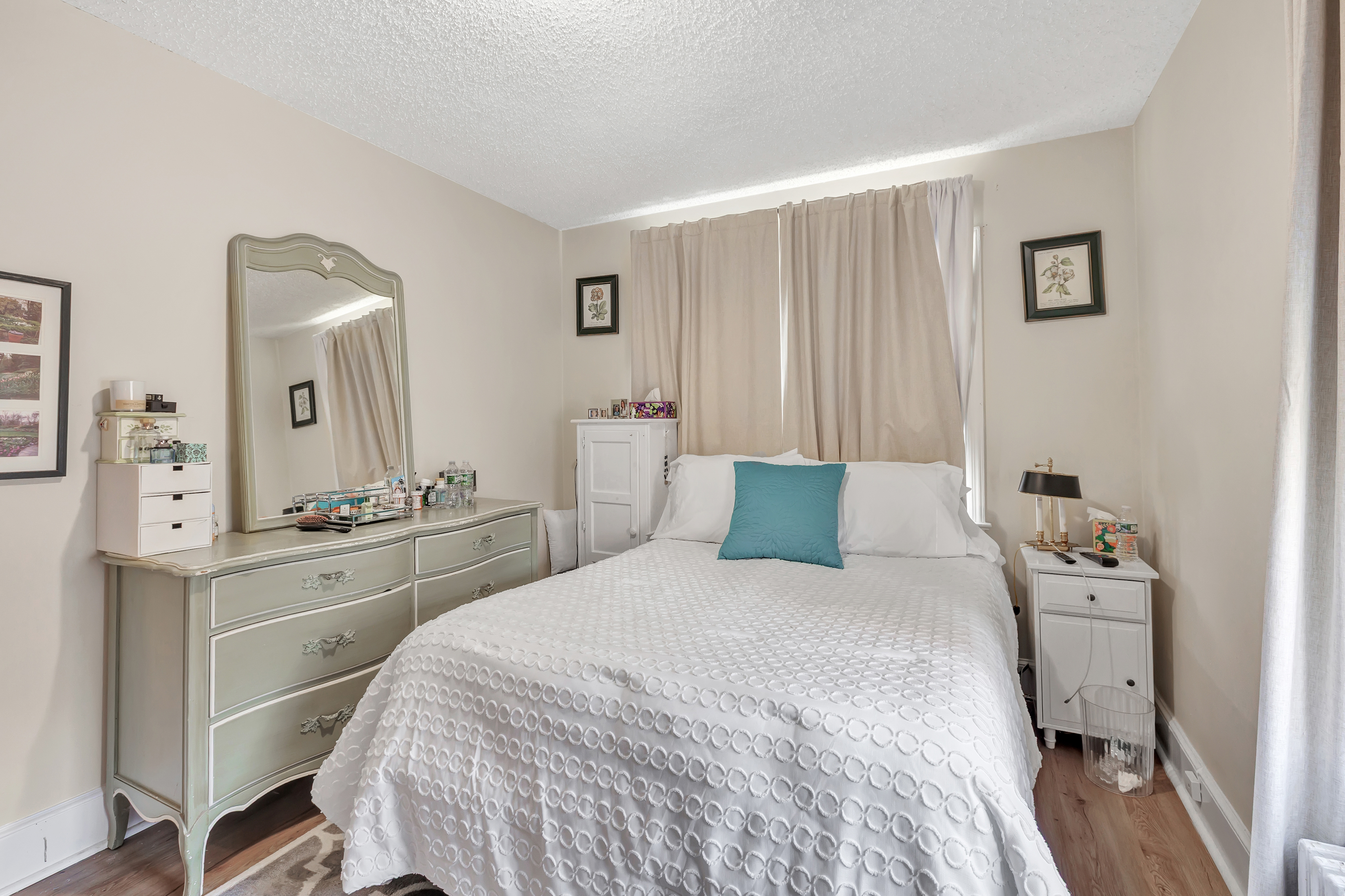 Stratford, Connecticut, 06614, United States, 4 Bedrooms Bedrooms, ,4 BathroomsBathrooms,Residential,For Sale,1996522