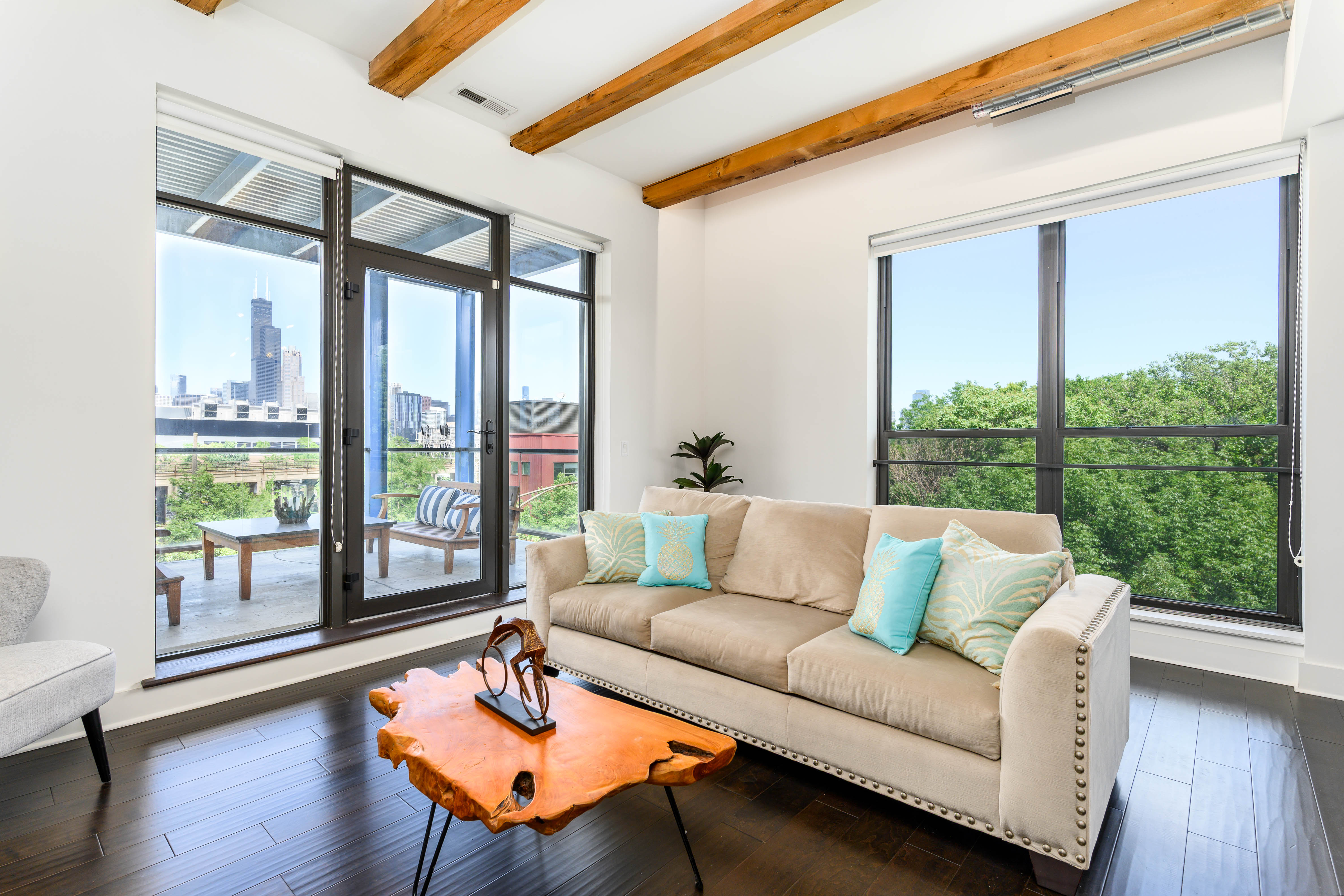  Stunning Mod Corner Loft with Downtown Views - 物件實景