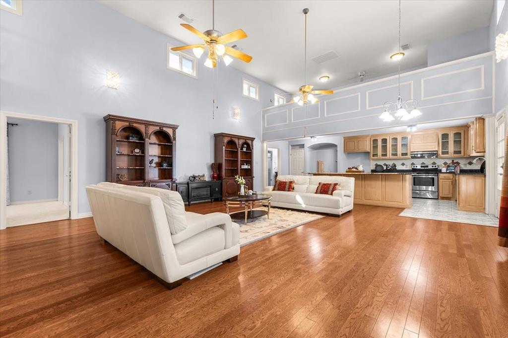 8248 Meadowbrook Drive, Fort Worth, Texas, 76120, United States, 5 Bedrooms Bedrooms, ,6 BathroomsBathrooms,Residential,For Sale,8248 Meadowbrook Drive,1666284