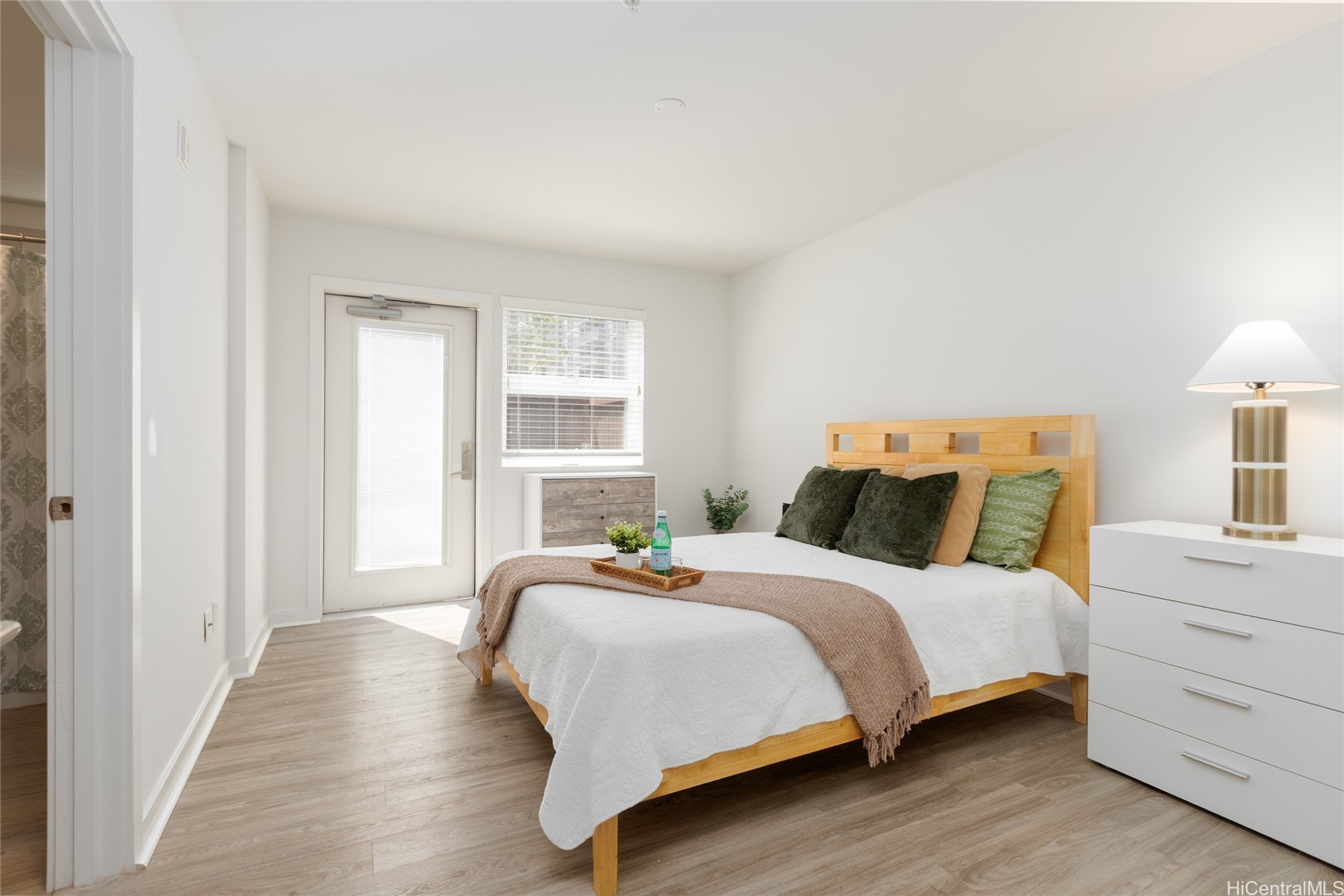 Honolulu, Hawaii, 96814, United States, 2 Bedrooms Bedrooms, ,2 BathroomsBathrooms,Residential,For Sale,1968678