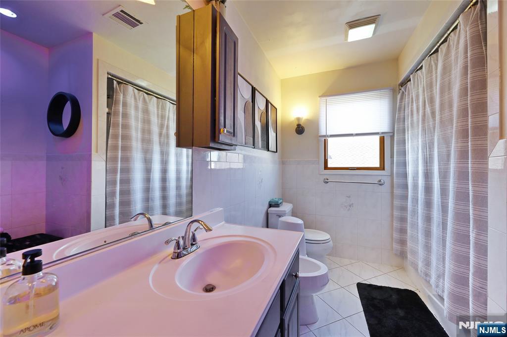 North Arlington, New Jersey, 07031, United States, 6 Bedrooms Bedrooms, ,4 BathroomsBathrooms,Residential,For Sale,1974124