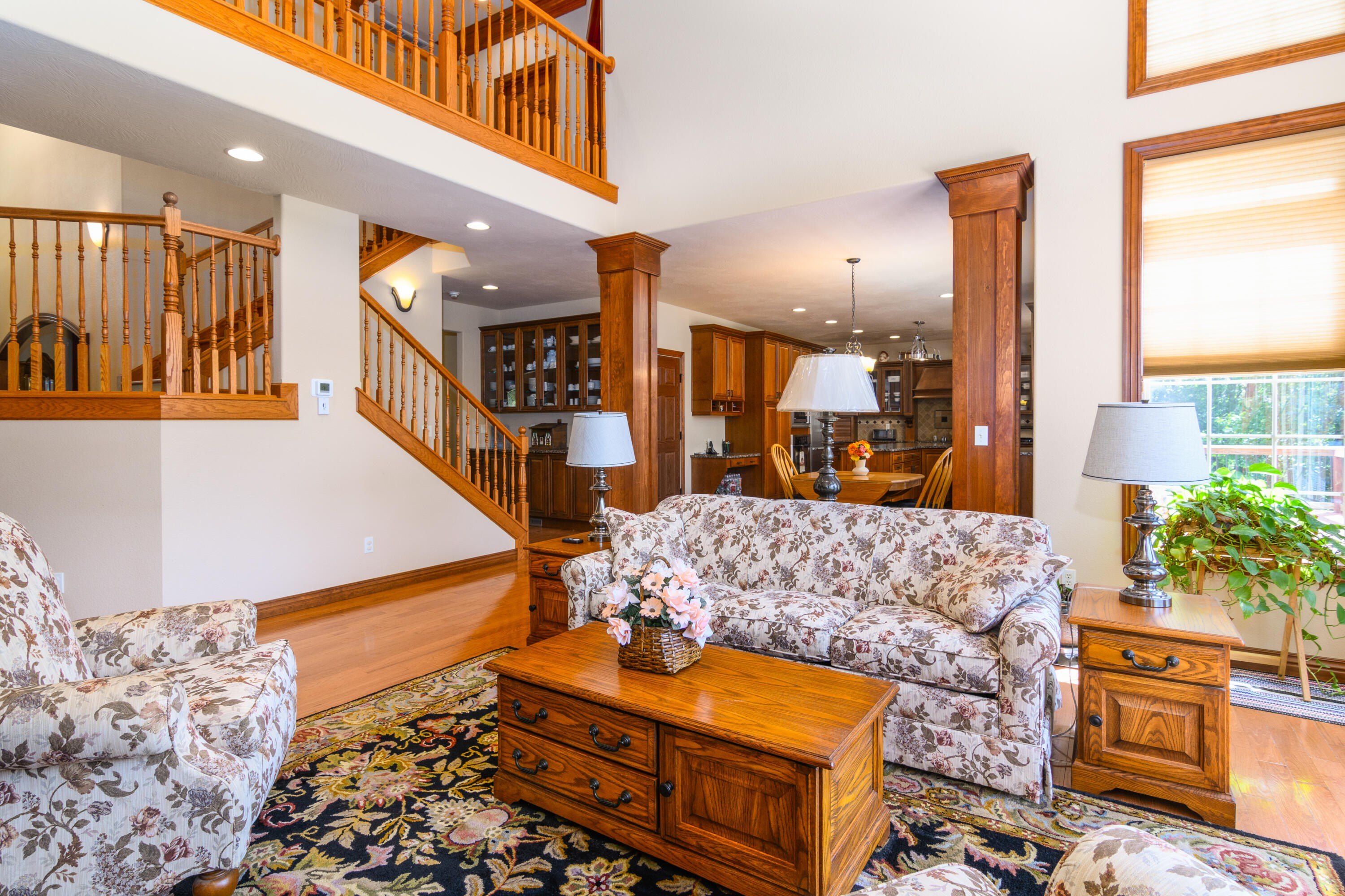 Walnut Shade, Missouri, 65771, United States, 6 Bedrooms Bedrooms, ,5 BathroomsBathrooms,Residential,For Sale,1975828