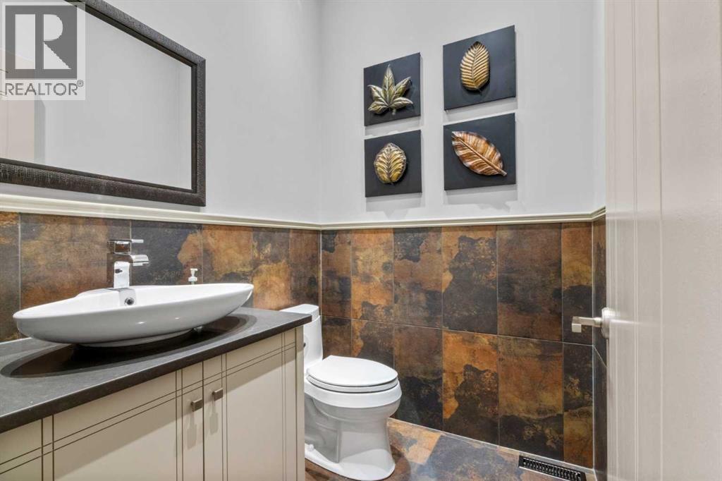 CALGARY, Alberta, T2E 2A7, CA, 5 Bedrooms Bedrooms, ,3 BathroomsBathrooms,Residential,For Sale,1947976