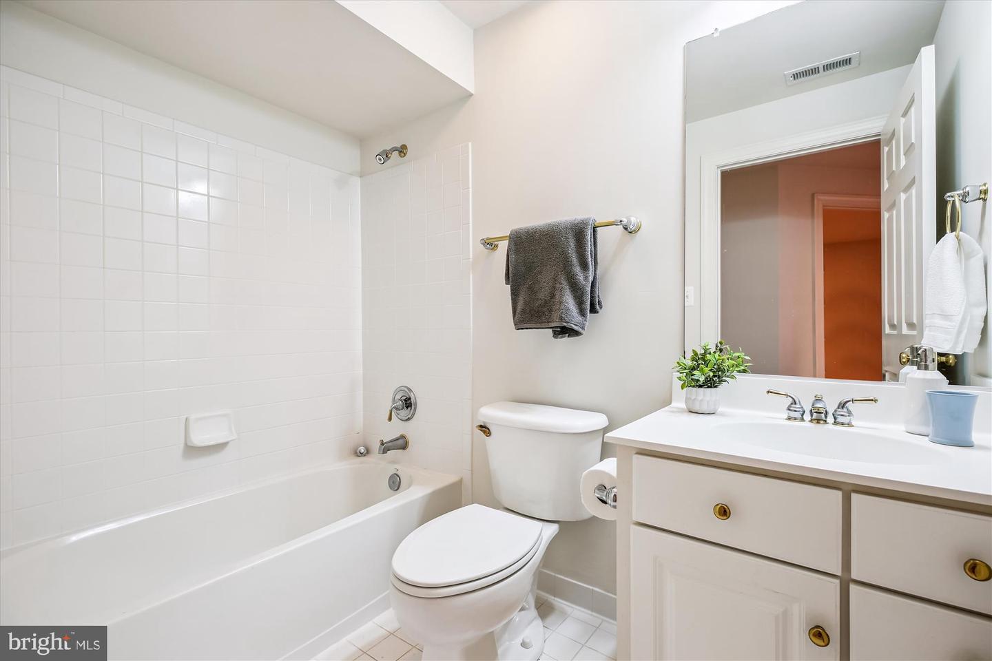 Gaithersburg, Maryland, 20878, United States, 5 Bedrooms Bedrooms, ,5 BathroomsBathrooms,Residential,For Sale,1907649