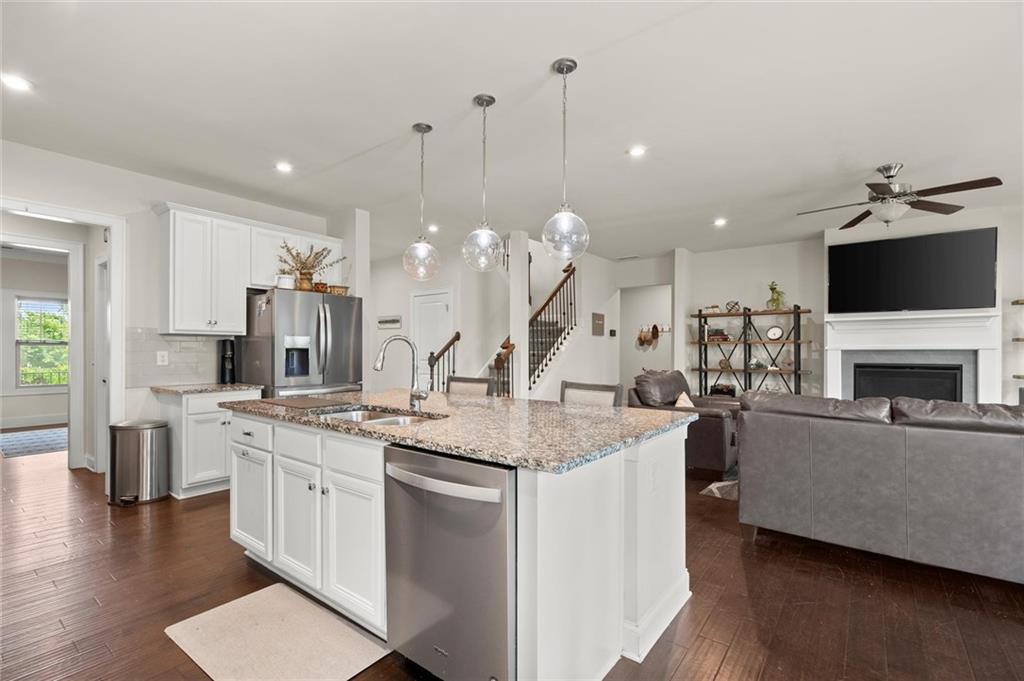 Cartersville, Georgia, 30120, United States, 5 Bedrooms Bedrooms, ,3 BathroomsBathrooms,Residential,For Sale,1877472