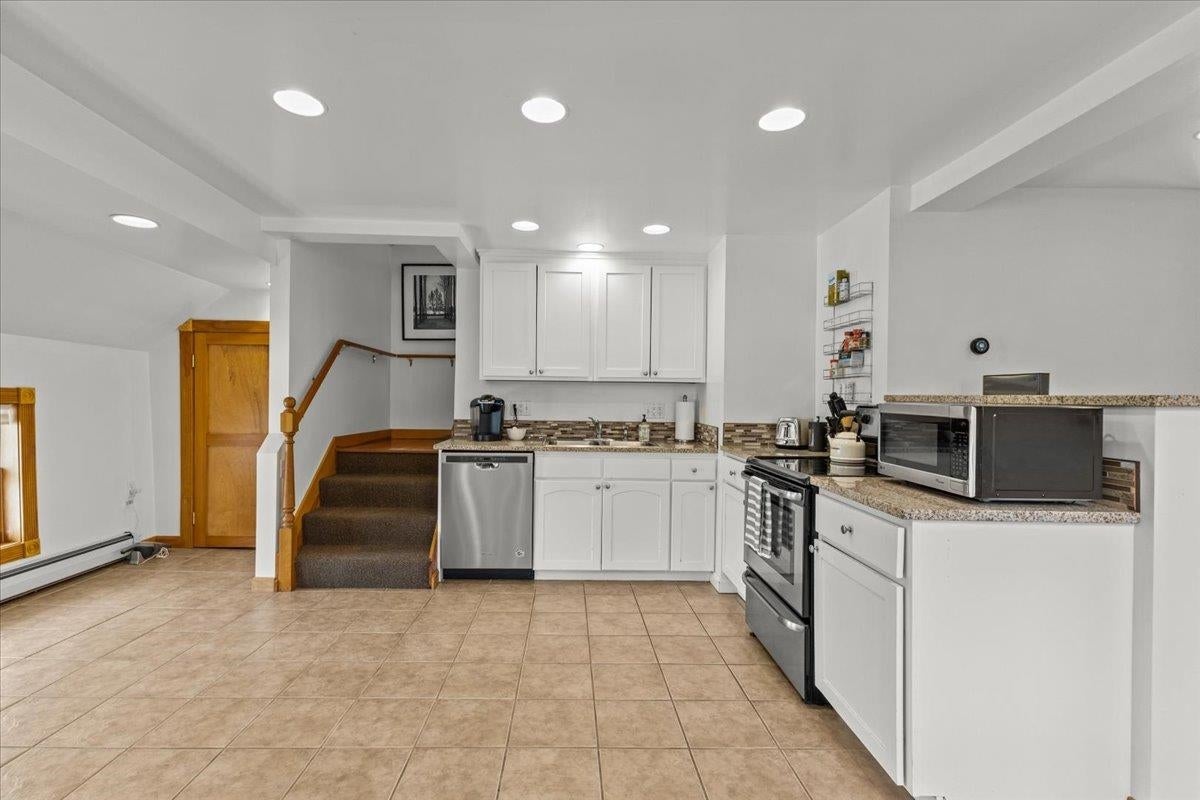 Stowe, Vermont, 05672, United States, 2 Bedrooms Bedrooms, ,1 BathroomBathrooms,Residential,For Sale,1746592