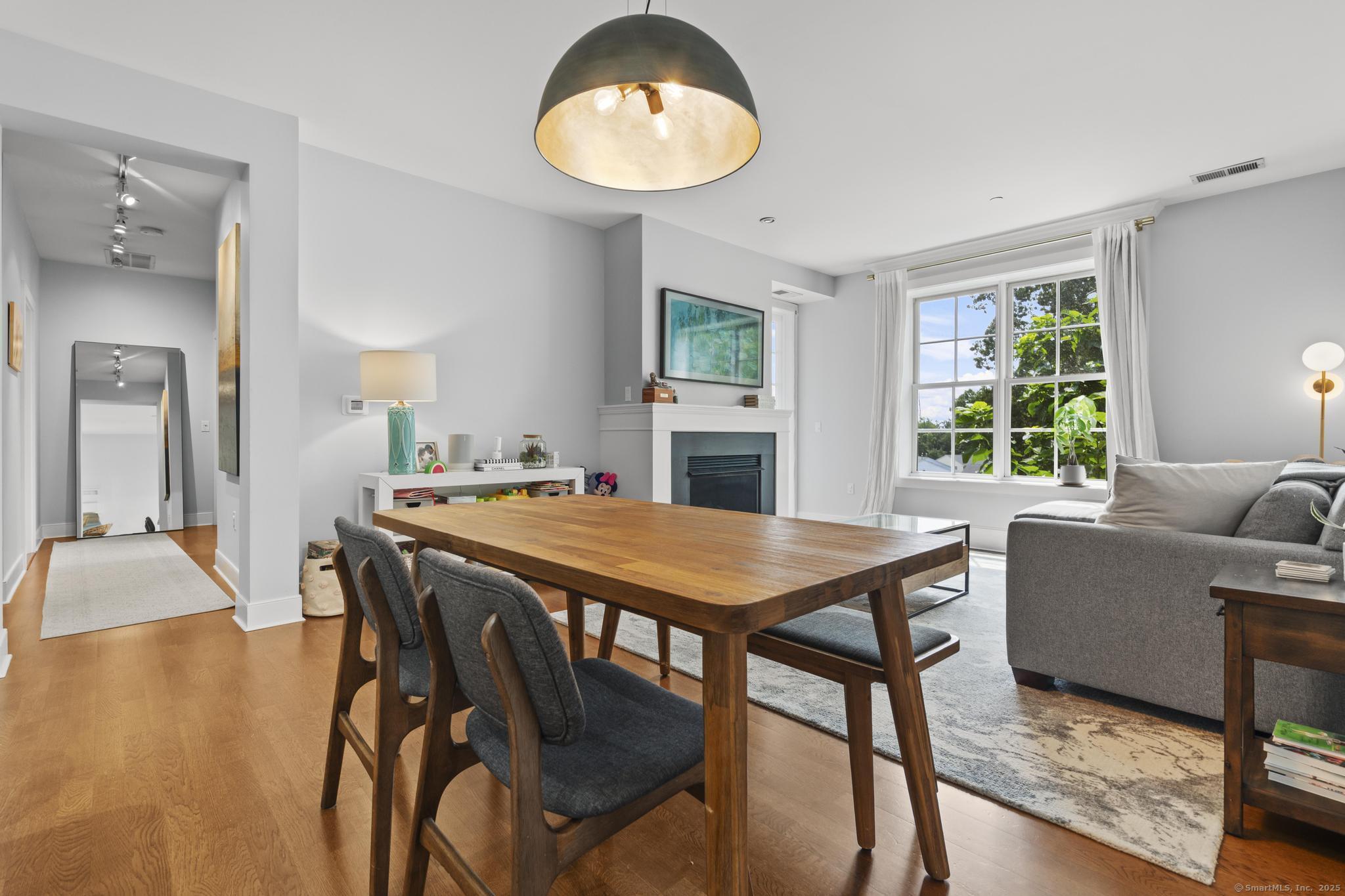 Stamford, Connecticut, 06902, United States, 2 Bedrooms Bedrooms, ,2 BathroomsBathrooms,Residential,For Sale,1917913