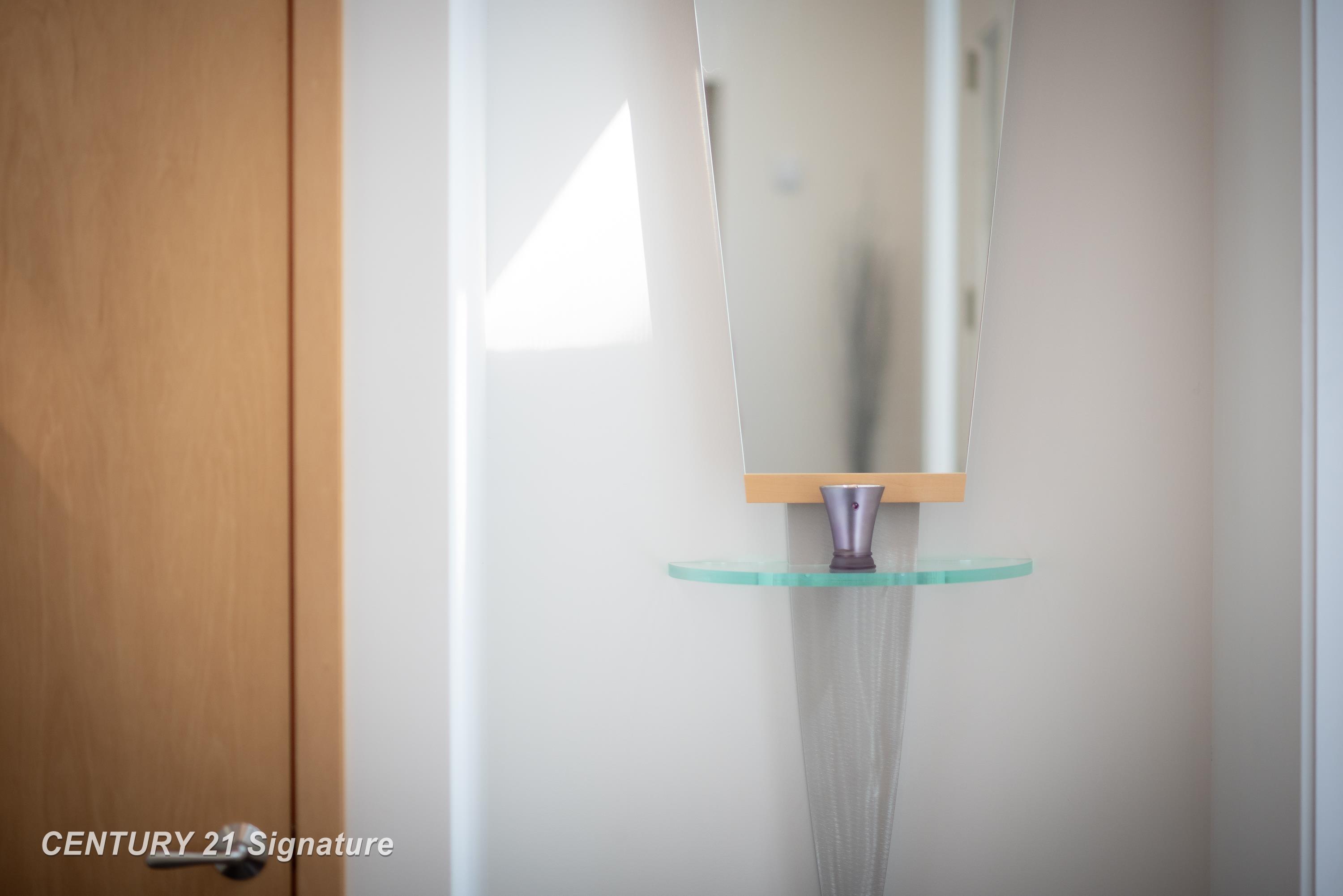 Midland, Michigan, 48642, United States, 4 Bedrooms Bedrooms, ,5 BathroomsBathrooms,Residential,For Sale,1979338