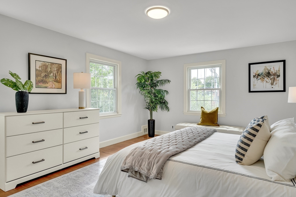 Newton, Massachusetts, 02461, United States, 3 Bedrooms Bedrooms, ,2 BathroomsBathrooms,Residential,For Sale,1940775